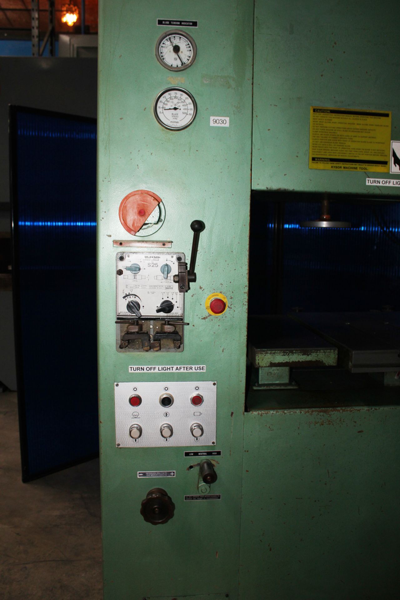 Kysor Johnson Vertical Bandsaw 24''. LOADING FEE FOR THIS LOT: $200 - Image 5 of 17