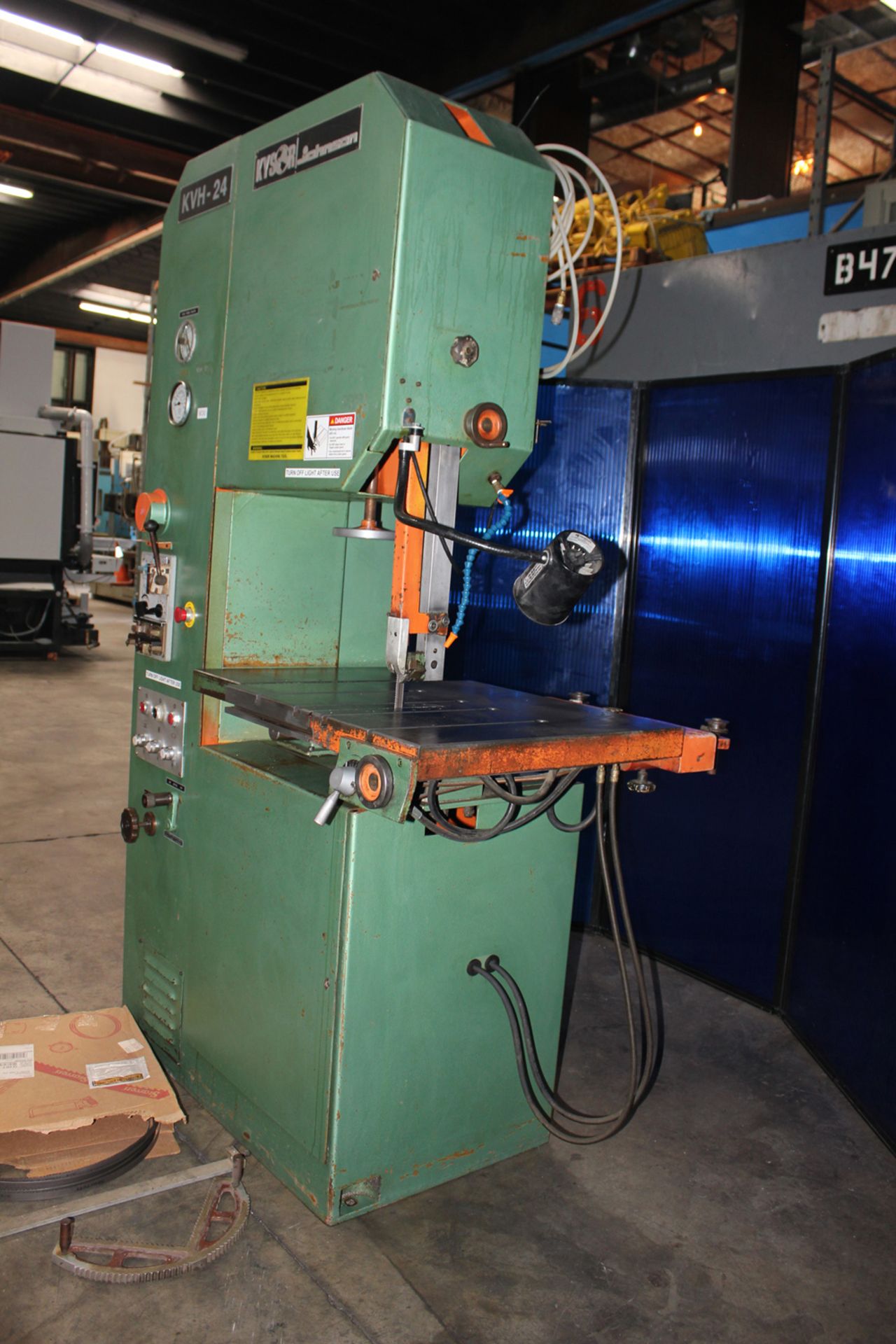 Kysor Johnson Vertical Bandsaw 24''. LOADING FEE FOR THIS LOT: $200 - Image 9 of 17