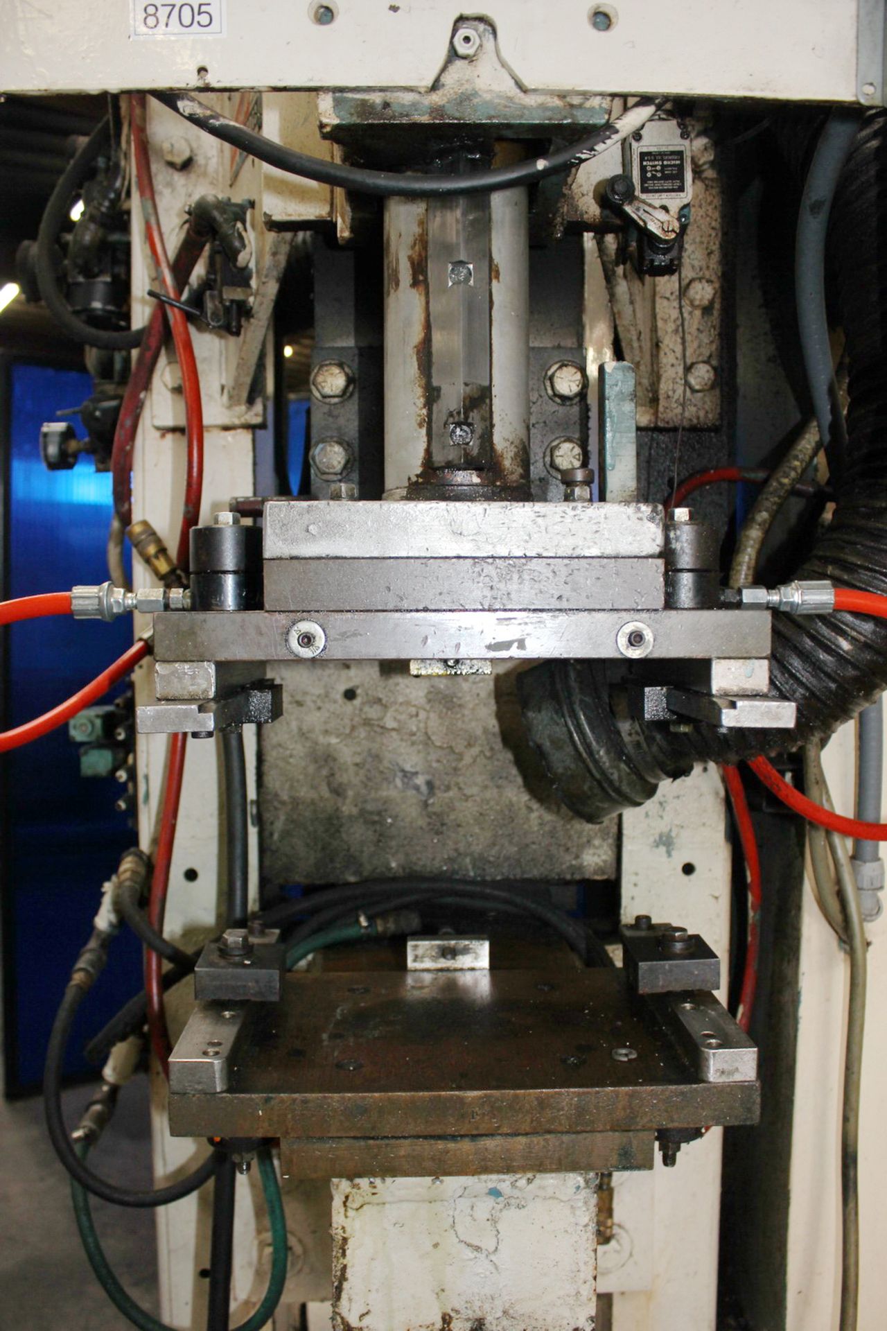 Hoffman Press Type Spot Welder 125 KVA x 14''. LOADING FEE FOR THIS LOT: $150 - Image 10 of 18