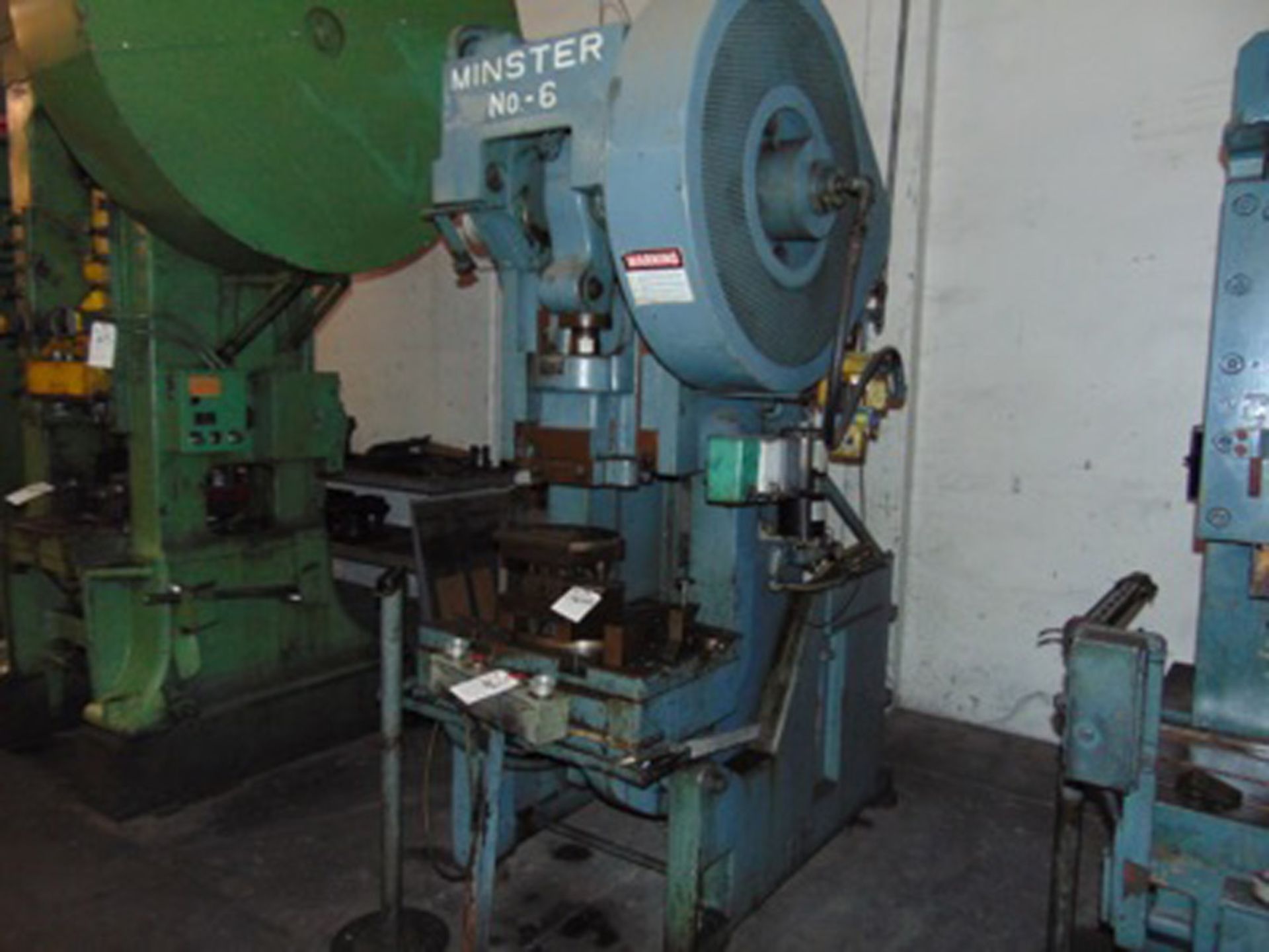 Minster OBI Punch Press 60 Ton x 32'' x 21''. LOADING FEE FOR THIS LOT: $550 - Image 2 of 4