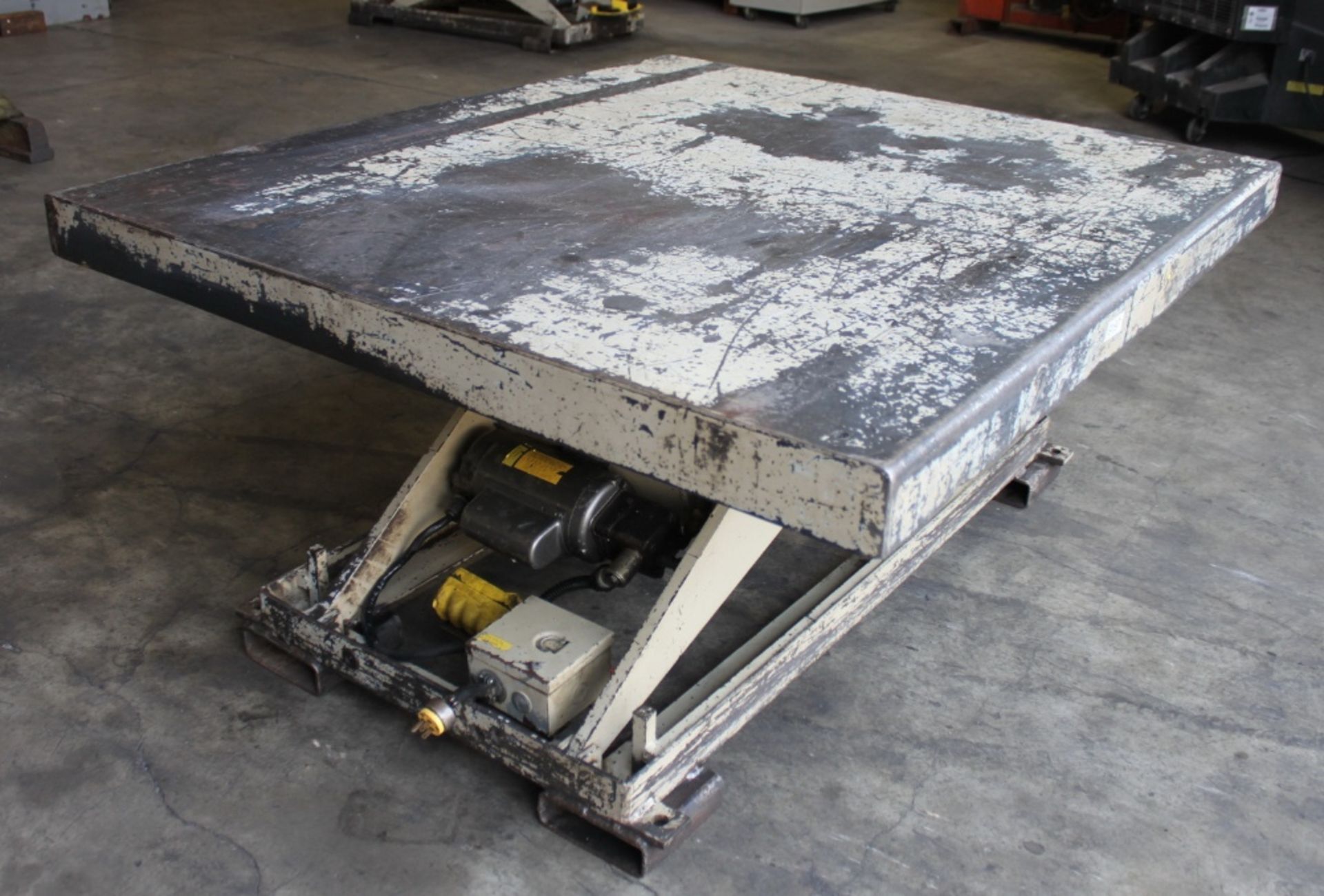 Southworth Hydraulic Lift Table 2,000 Lbs. x 46'' x 52''. LOADING FEE FOR THIS LOT: $50 - Image 7 of 9