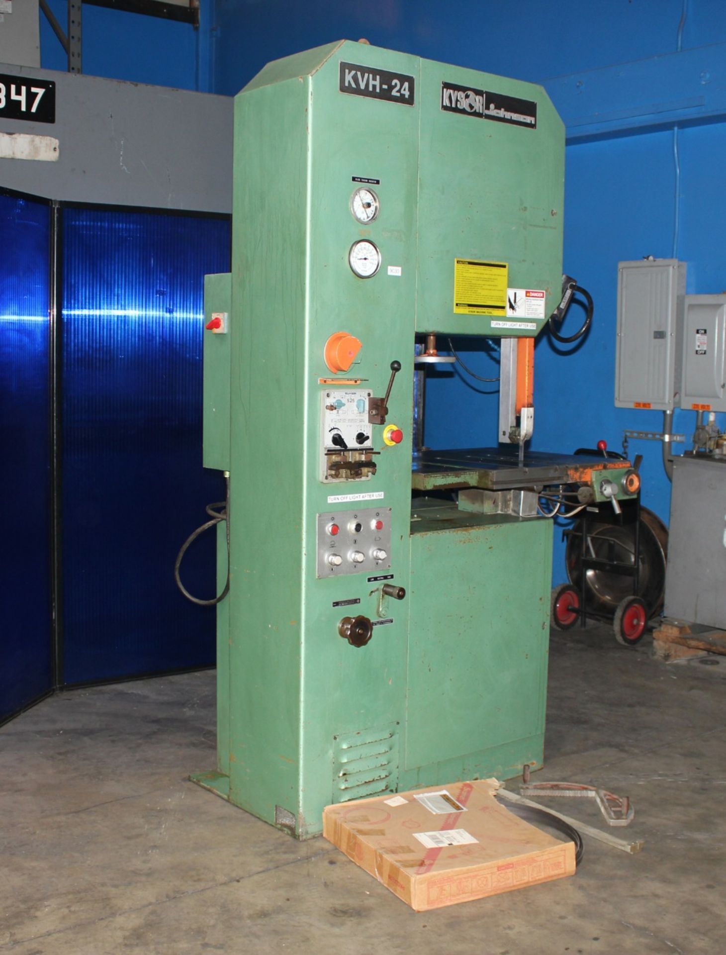 Kysor Johnson Vertical Bandsaw 24''. LOADING FEE FOR THIS LOT: $200 - Image 2 of 17