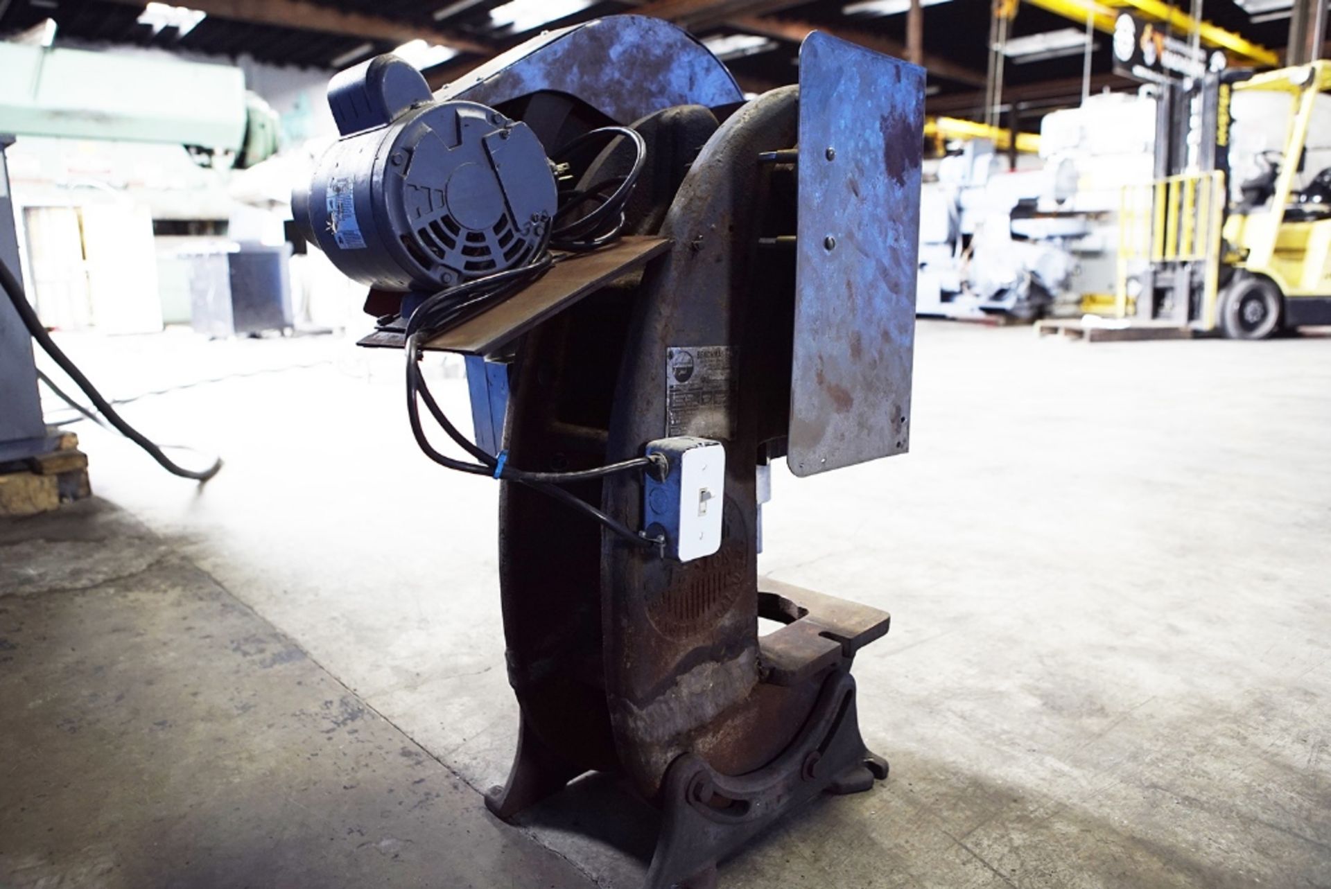 Benchmaster OBI Punch Press 7 1/2 Ton x 11'' x 8''. LOADING FEE FOR THIS LOT: $75 - Image 5 of 6