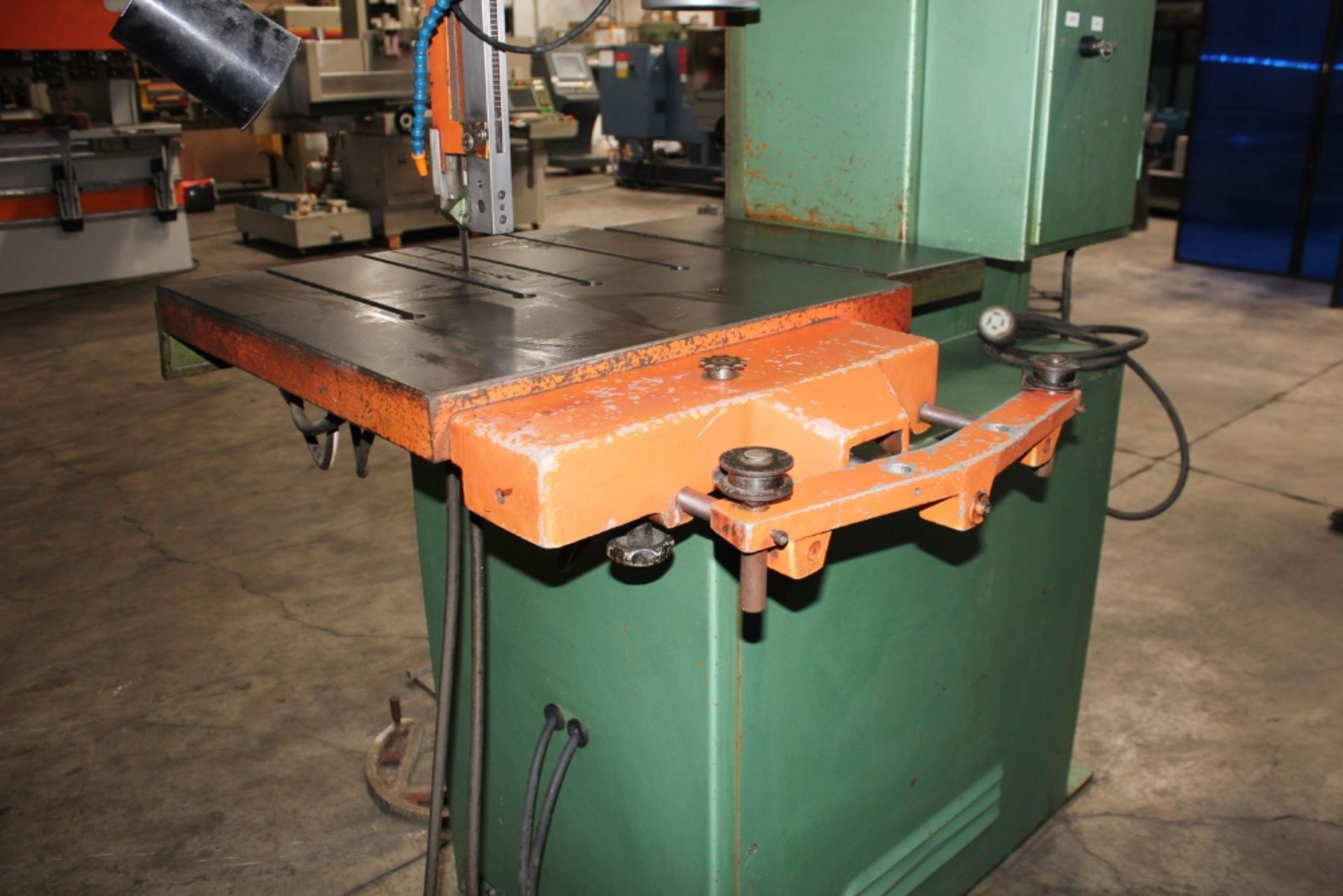 Kysor Johnson Vertical Bandsaw 24''. LOADING FEE FOR THIS LOT: $200 - Image 12 of 17