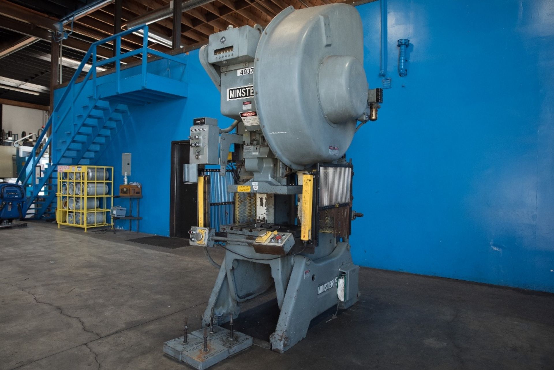 Minster OBI Punch Press 45 Ton x 28'' x 18''. LOADING FEE FOR THIS LOT: $600