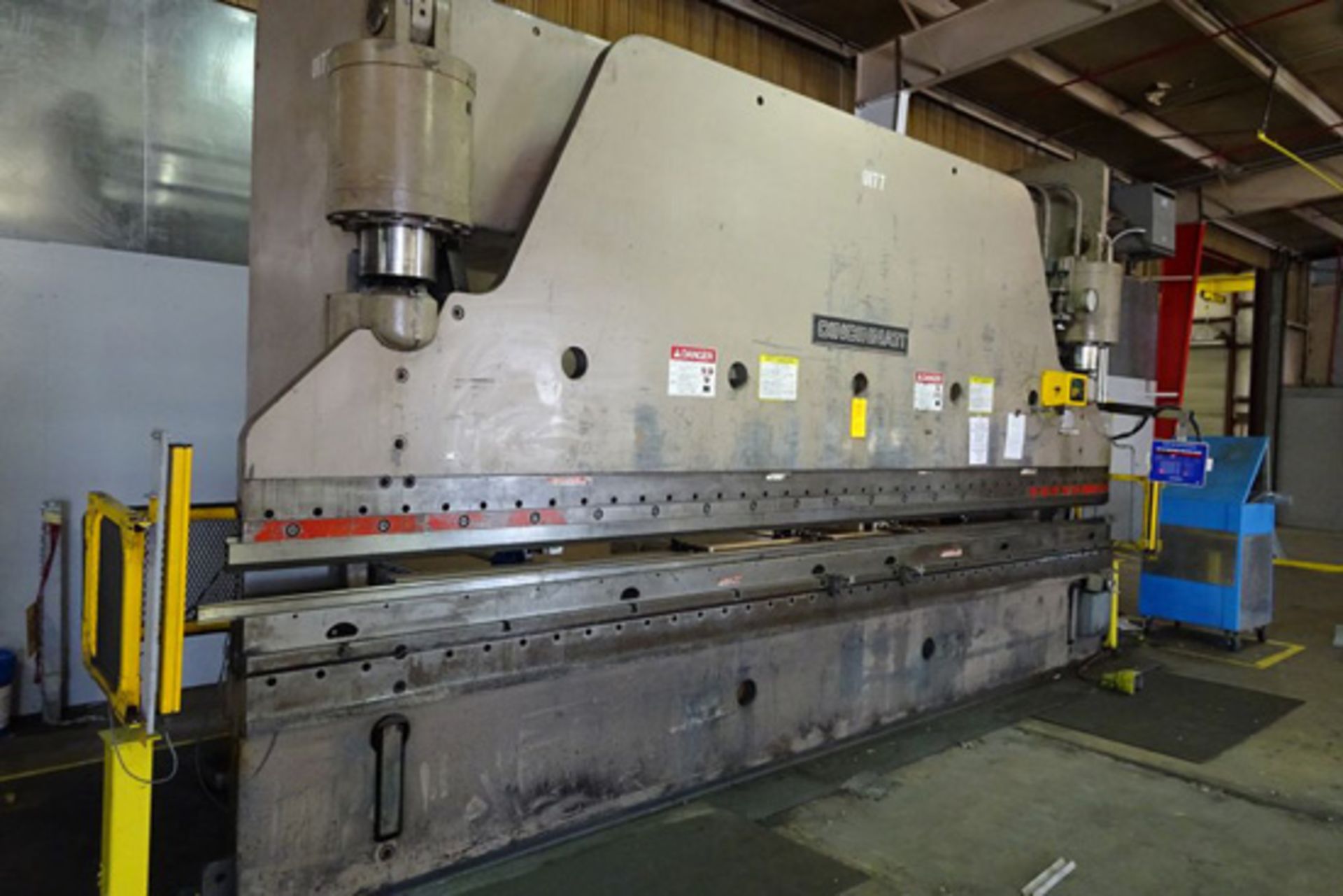 Cincinnati - CNC 3 Axis Hydraulic Press Brake 300 Ton x 20' (Located in Painesville, OH -- Lot #1012 - Image 2 of 15