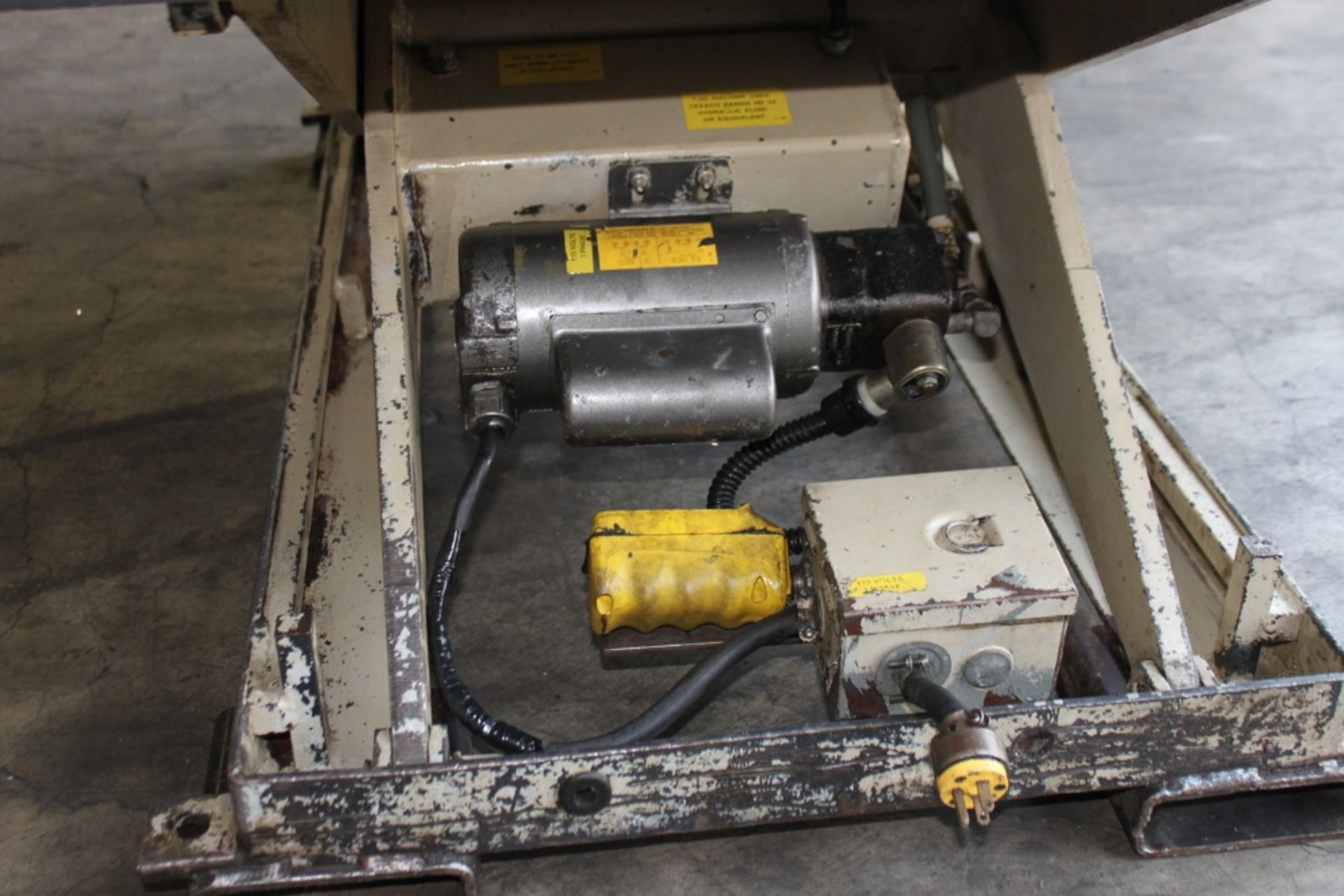 Southworth Hydraulic Lift Table 2,000 Lbs. x 46'' x 52''. LOADING FEE FOR THIS LOT: $50 - Image 9 of 9