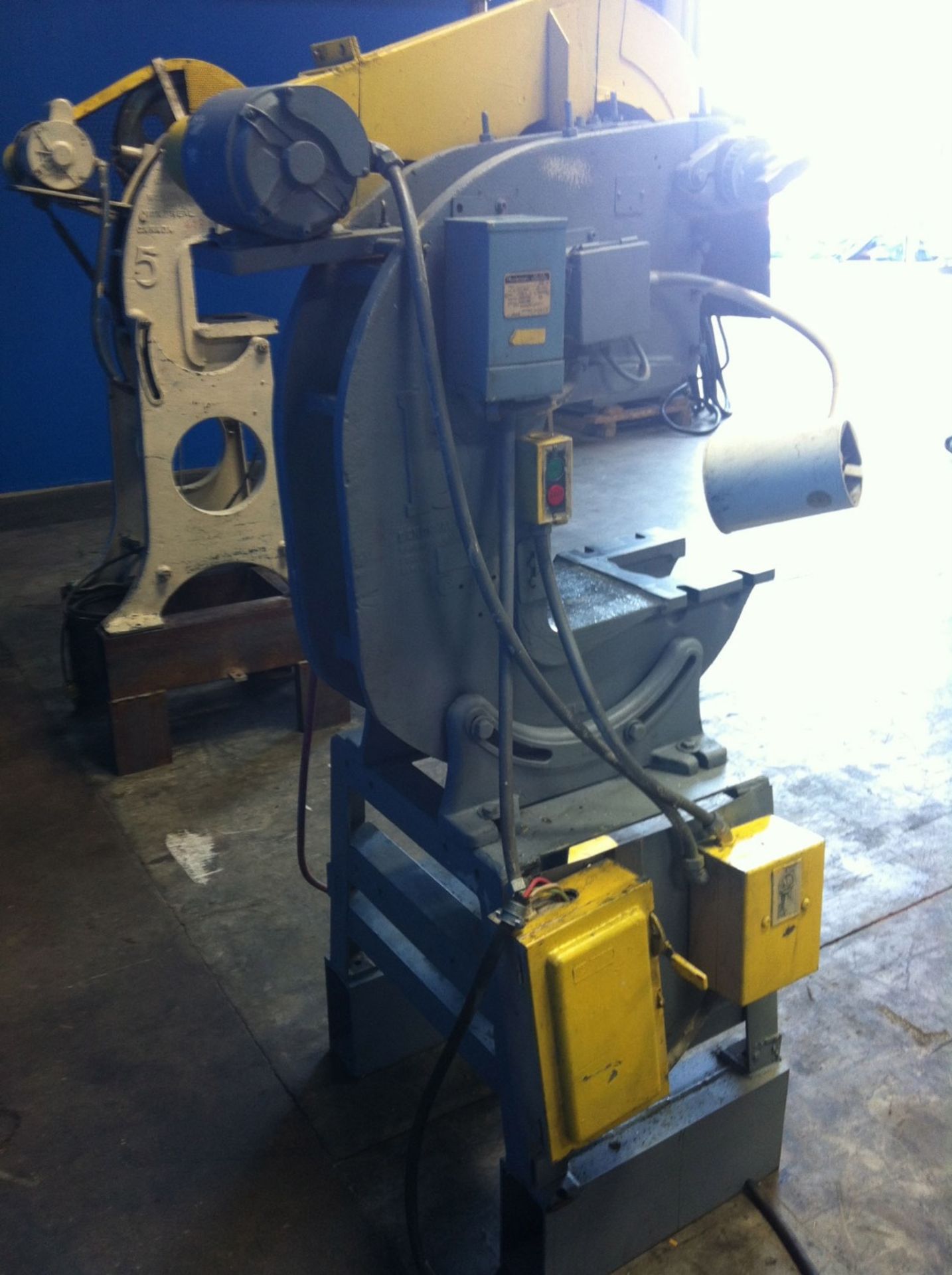 Benchmaster OBI Punch Press 5 Ton. LOADING FEE FOR THIS LOT: $75 - Image 4 of 5