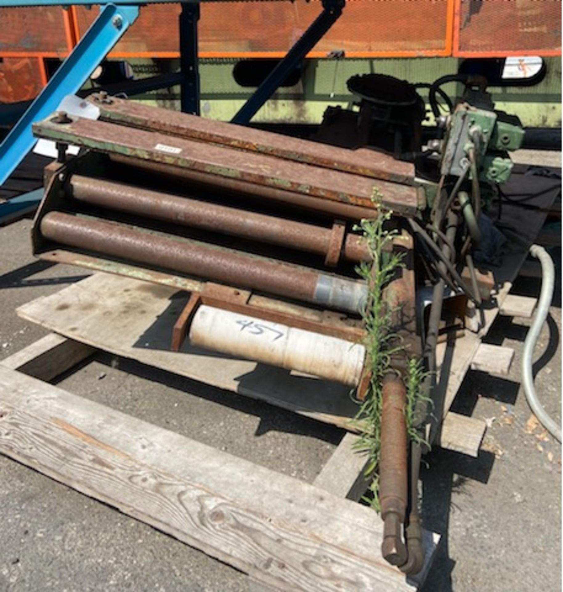 Air Feeds Double Grip Air Feeder 24'' x 0.105''. LOADING FEE FOR THIS LOT: $75