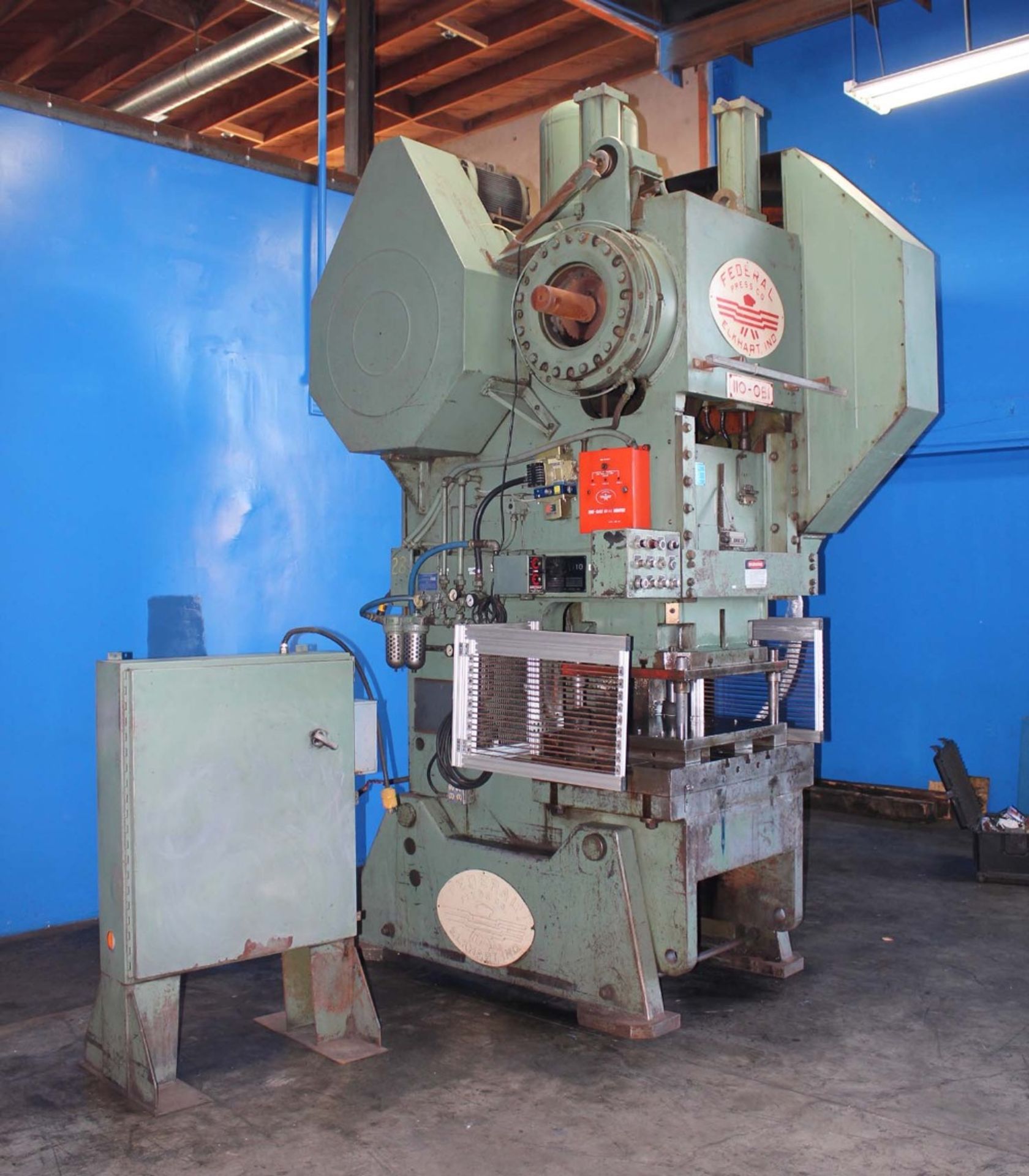 Federal OBI Punch Press 110 Ton x 42'' x 27''. LOADING FEE FOR THIS LOT: $1000 - Image 3 of 9