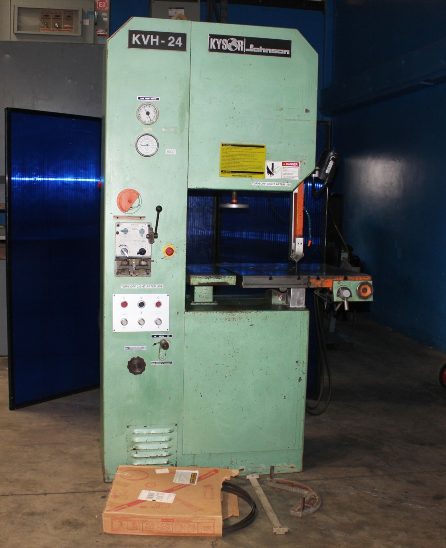 Kysor Johnson Vertical Bandsaw 24''. LOADING FEE FOR THIS LOT: $200