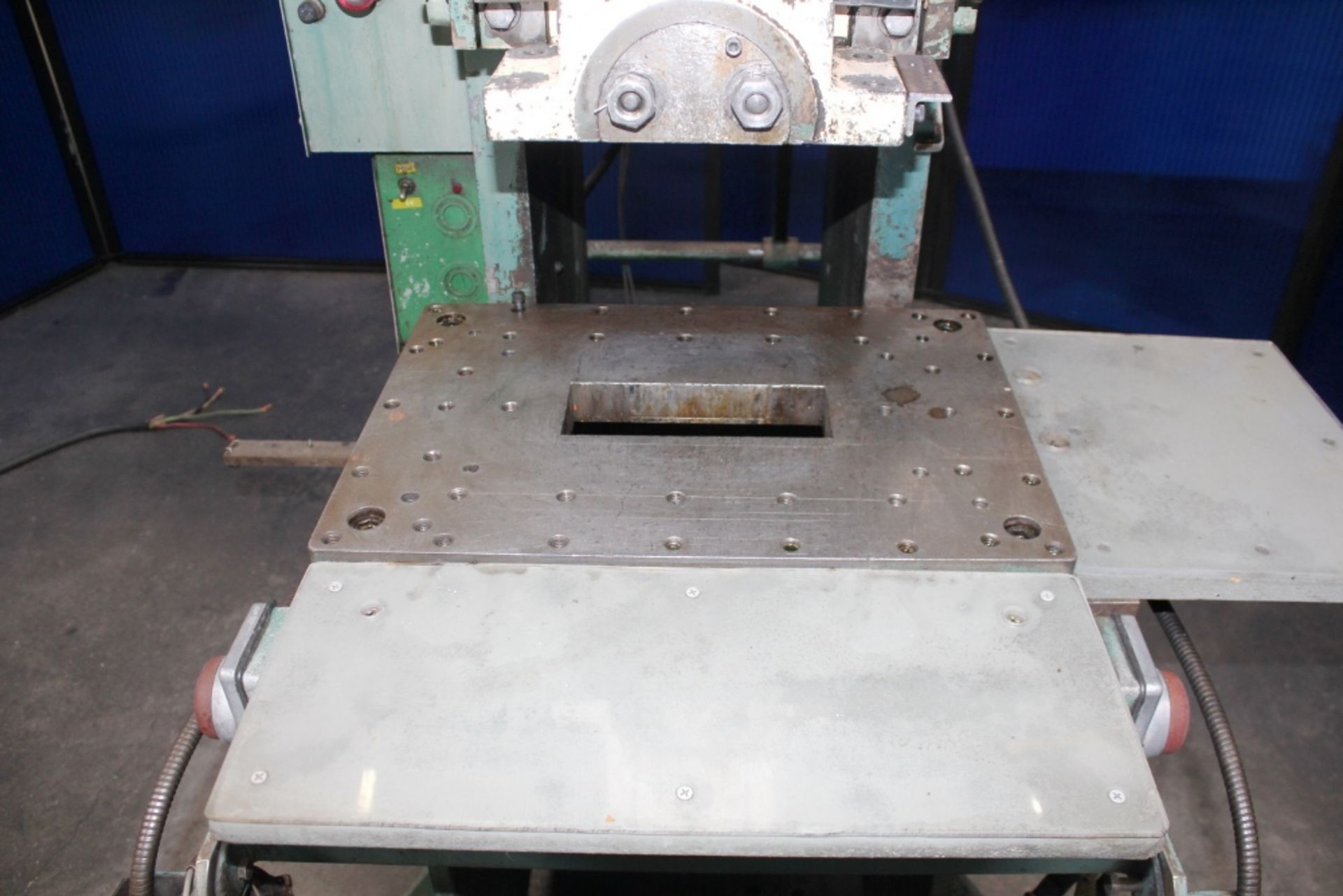 Benchmaster OBI Punch Press 25 Ton x 20'' x 14''. LOADING FEE FOR THIS LOT: $250 - Image 9 of 17