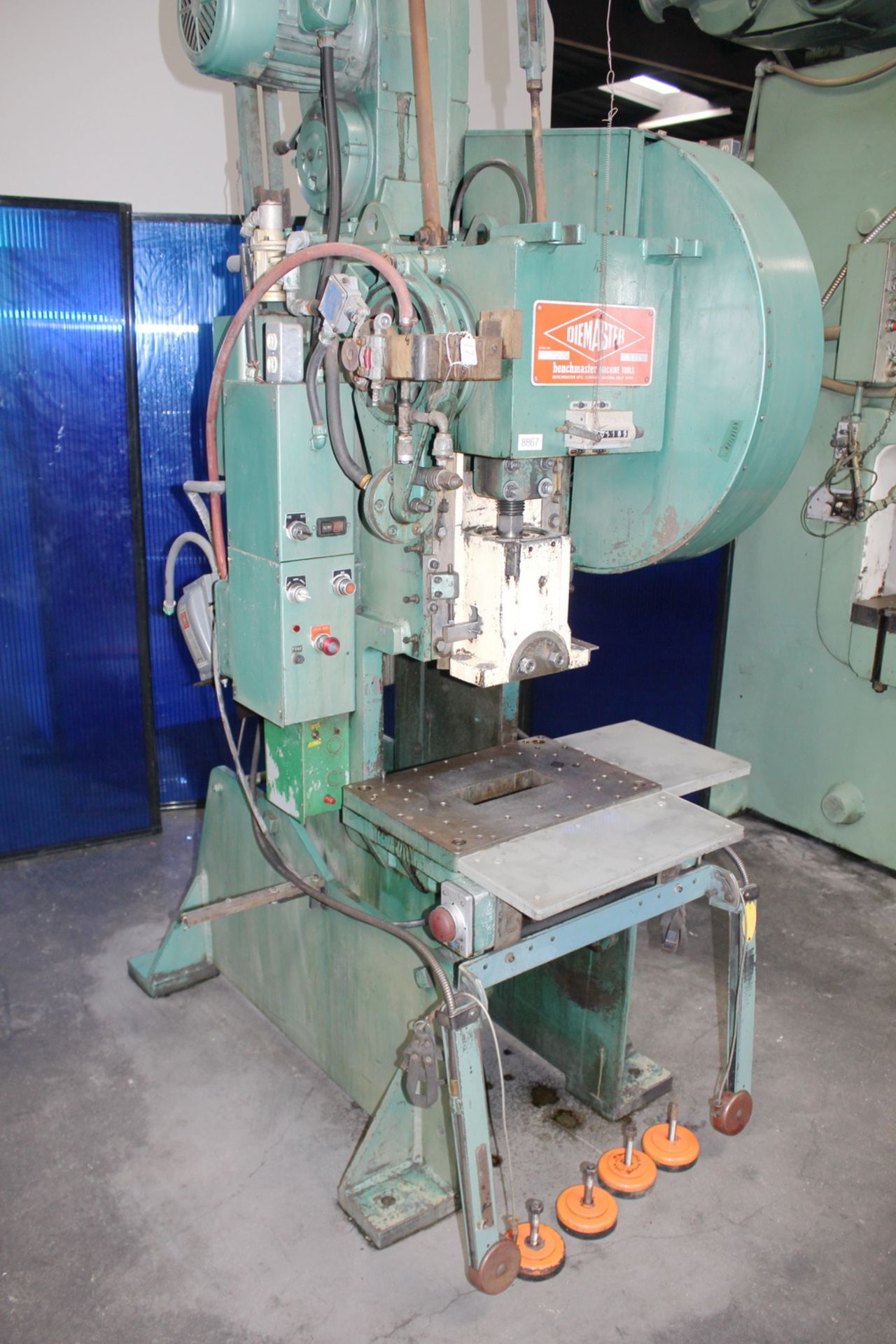 Benchmaster OBI Punch Press 25 Ton x 20'' x 14''. LOADING FEE FOR THIS LOT: $250 - Image 7 of 17