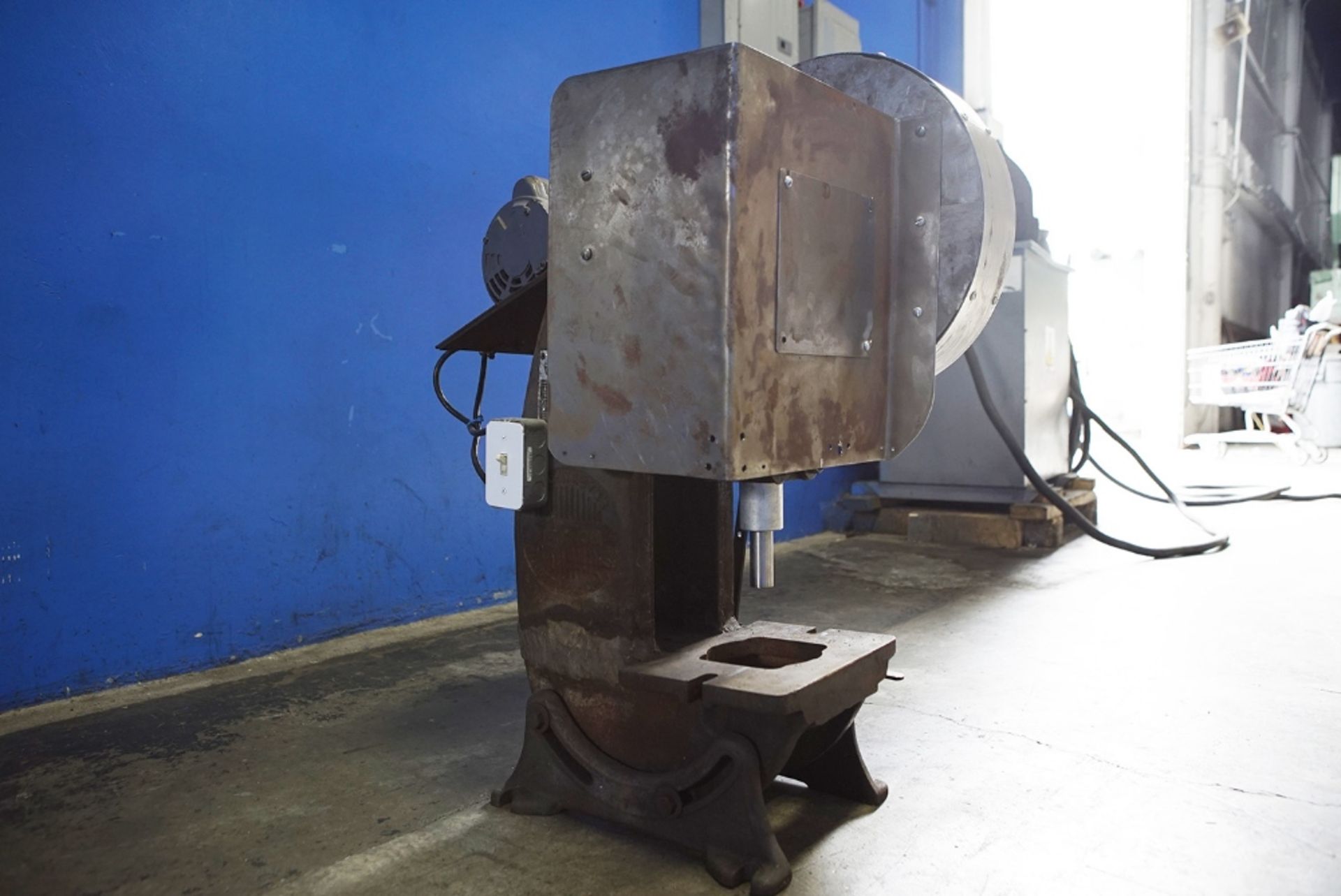 Benchmaster OBI Punch Press 7 1/2 Ton x 11'' x 8''. LOADING FEE FOR THIS LOT: $75 - Image 4 of 6