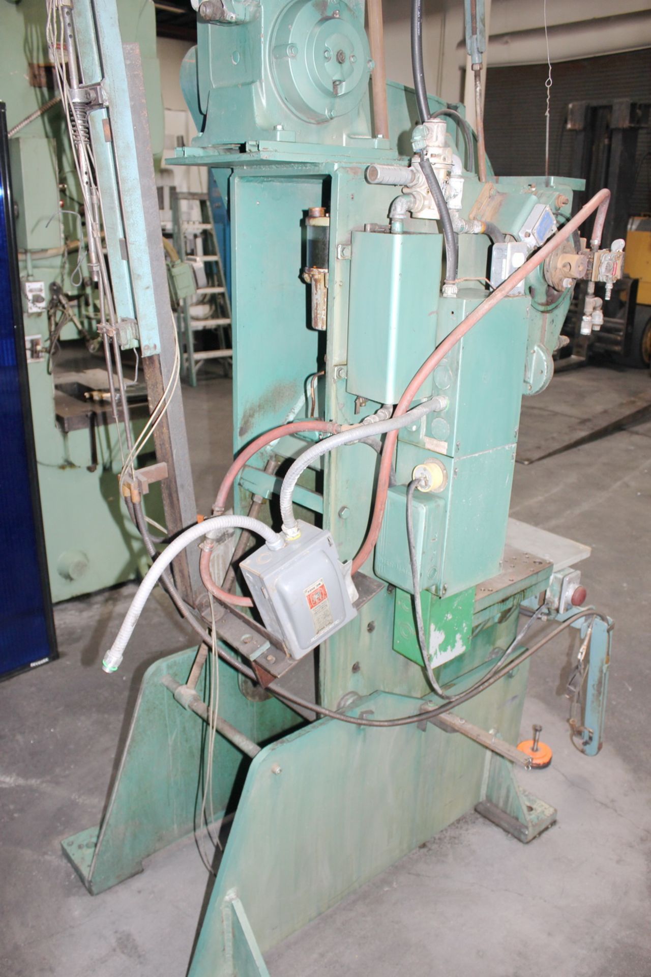 Benchmaster OBI Punch Press 25 Ton x 20'' x 14''. LOADING FEE FOR THIS LOT: $250 - Image 5 of 17