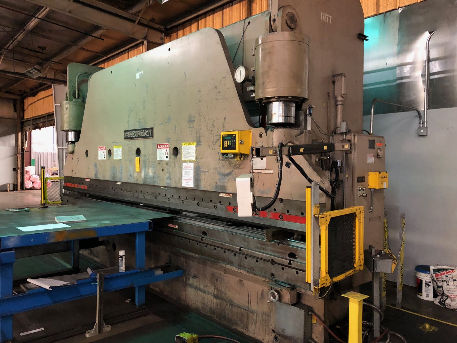 Cincinnati - CNC 3 Axis Hydraulic Press Brake 300 Ton x 20' (Located in Painesville, OH -- Lot #1012 - Image 13 of 15