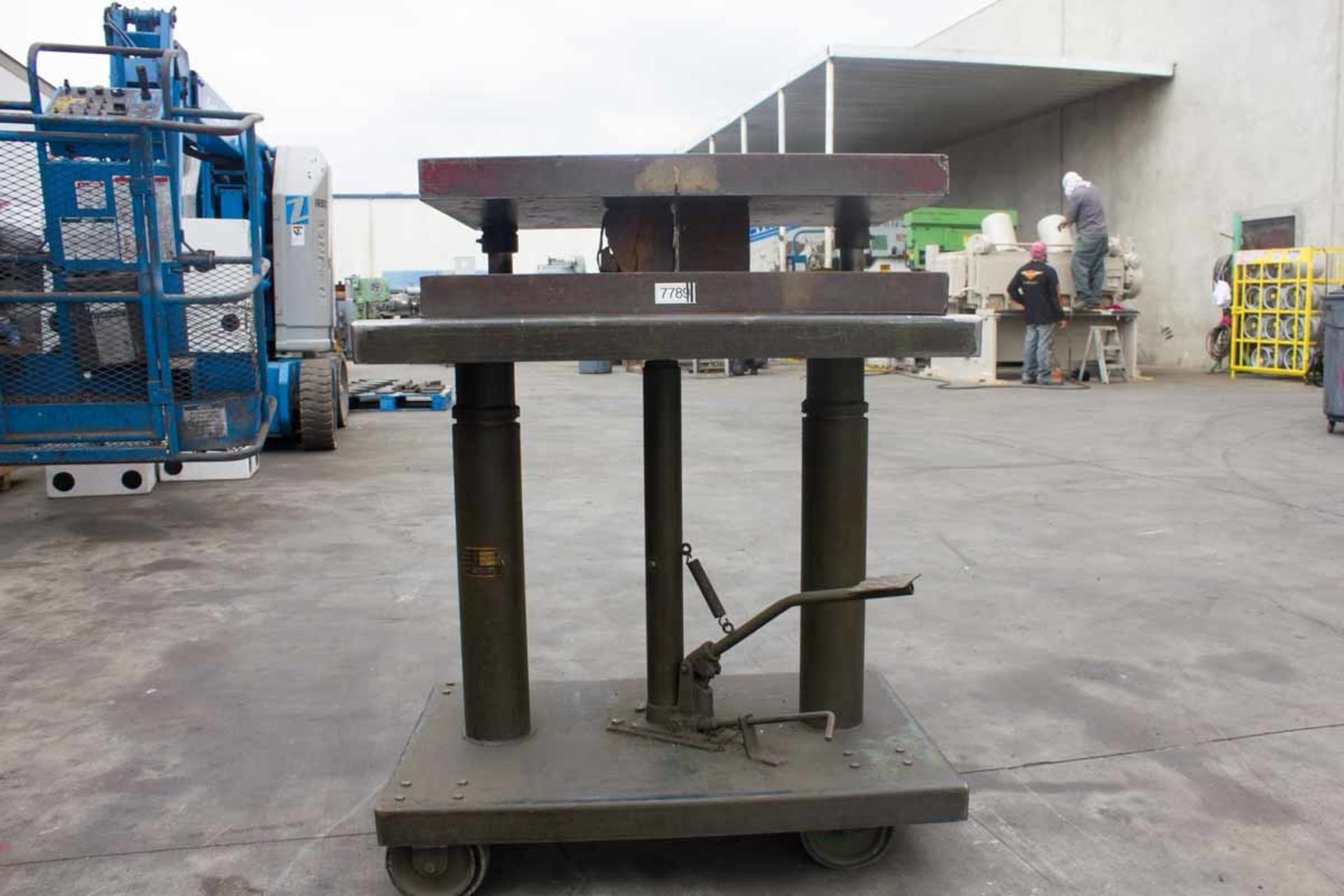 Lexco Hydraulic Lift Table 500 Lbs. (LOADING FEES FOR THIS LOT: $50)