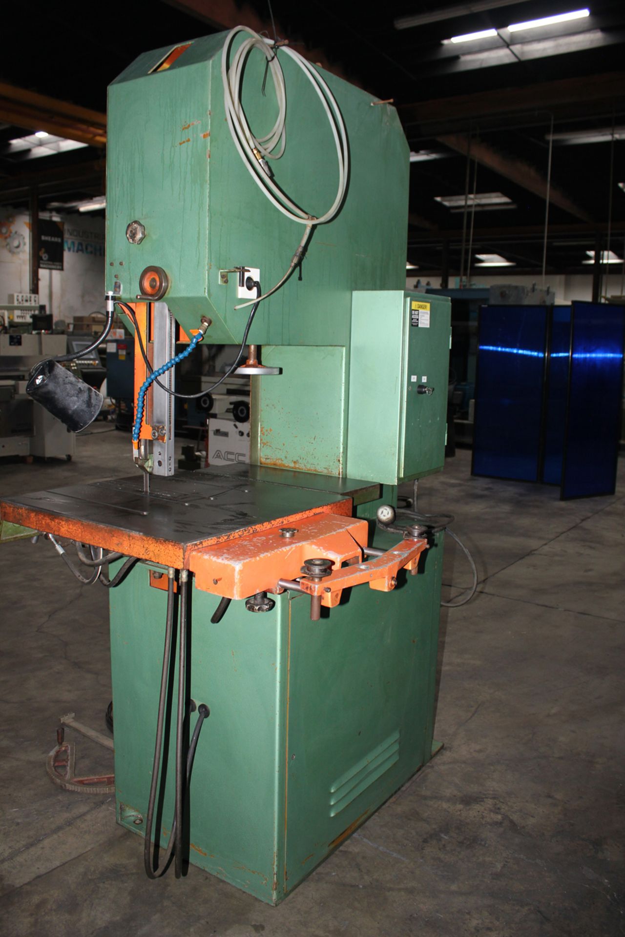 Kysor Johnson Vertical Bandsaw 24''. LOADING FEE FOR THIS LOT: $200 - Image 11 of 17