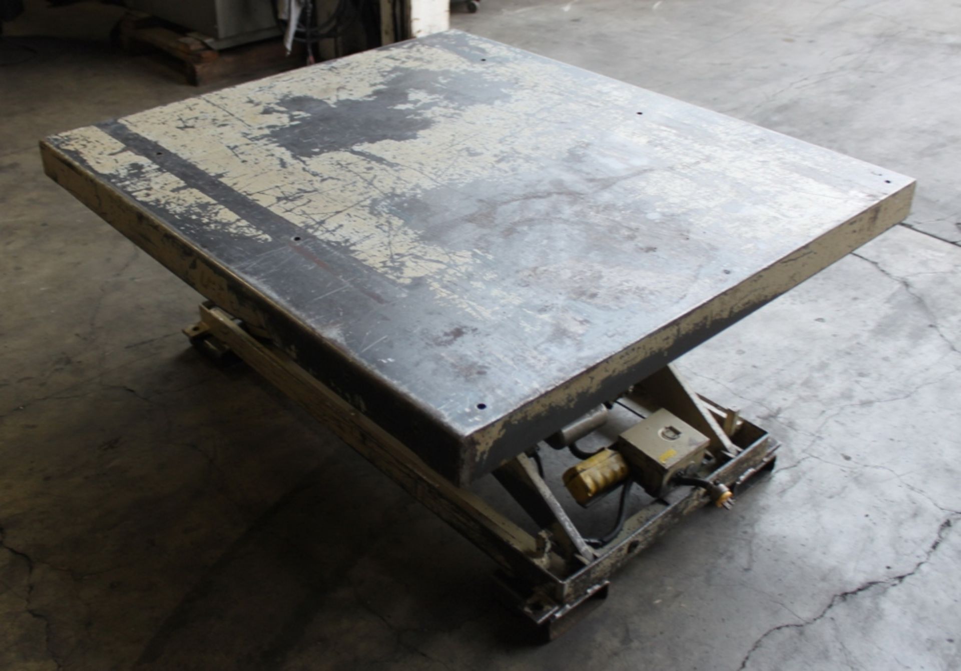 Southworth Hydraulic Lift Table 2,000 Lbs. x 46'' x 52''. LOADING FEE FOR THIS LOT: $50 - Image 6 of 9