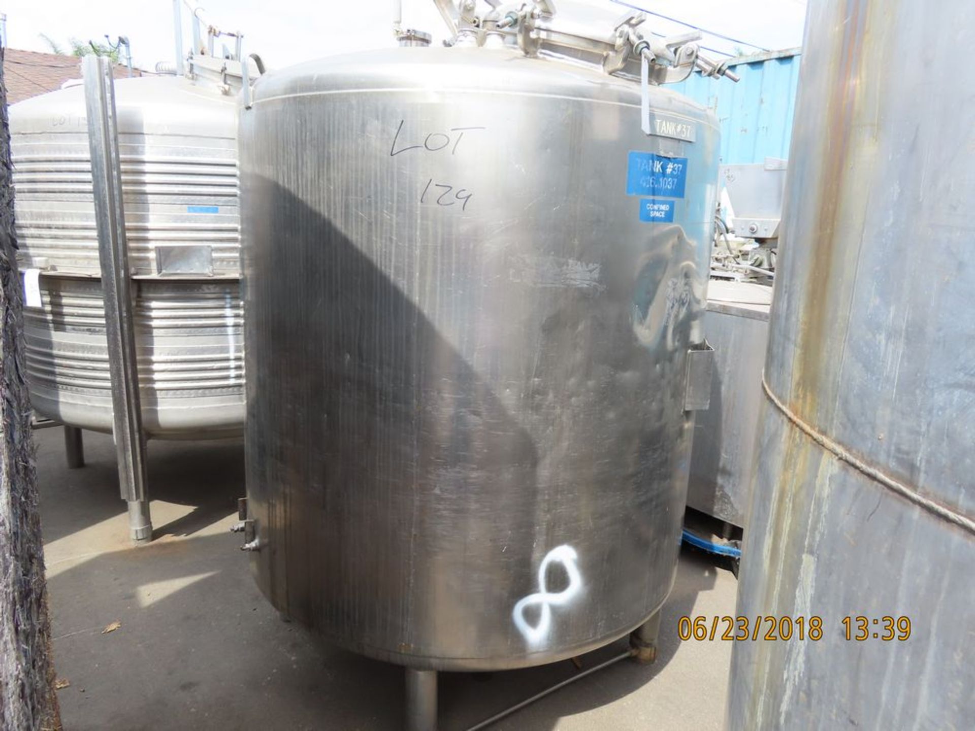 (1981) Mueller 500 Gal., 316L S.S. Jacketed Tank w/ Lightnin Mixer, Approx. 5' Dia. X 6'T