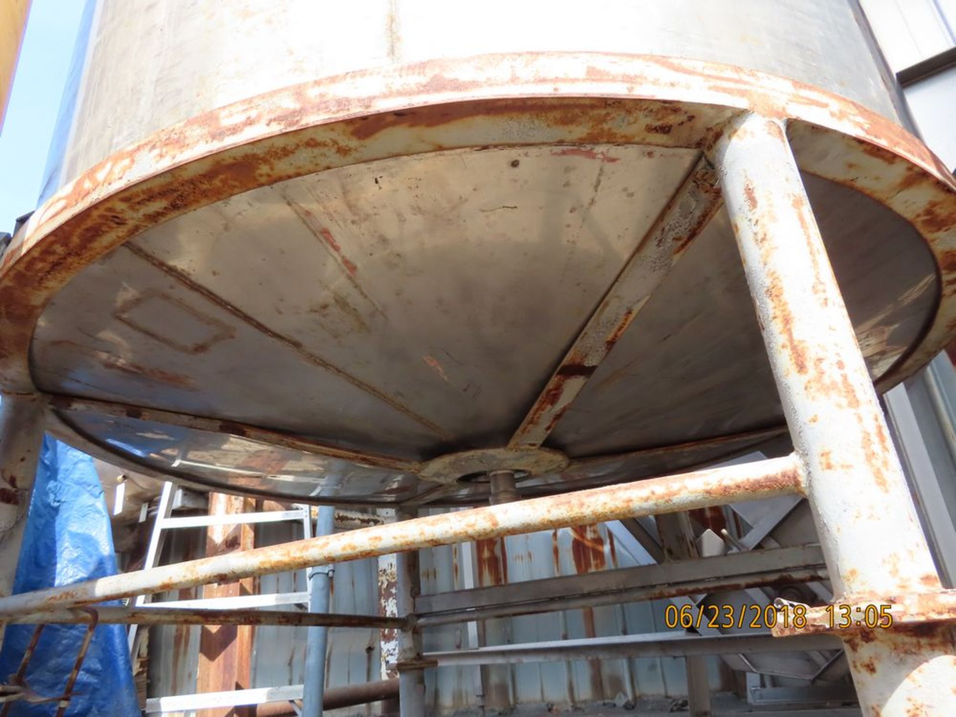 1000 Gal. S.S. Mixing Tank w/ Stand, 5' Dia. X 10' T - Image 2 of 2