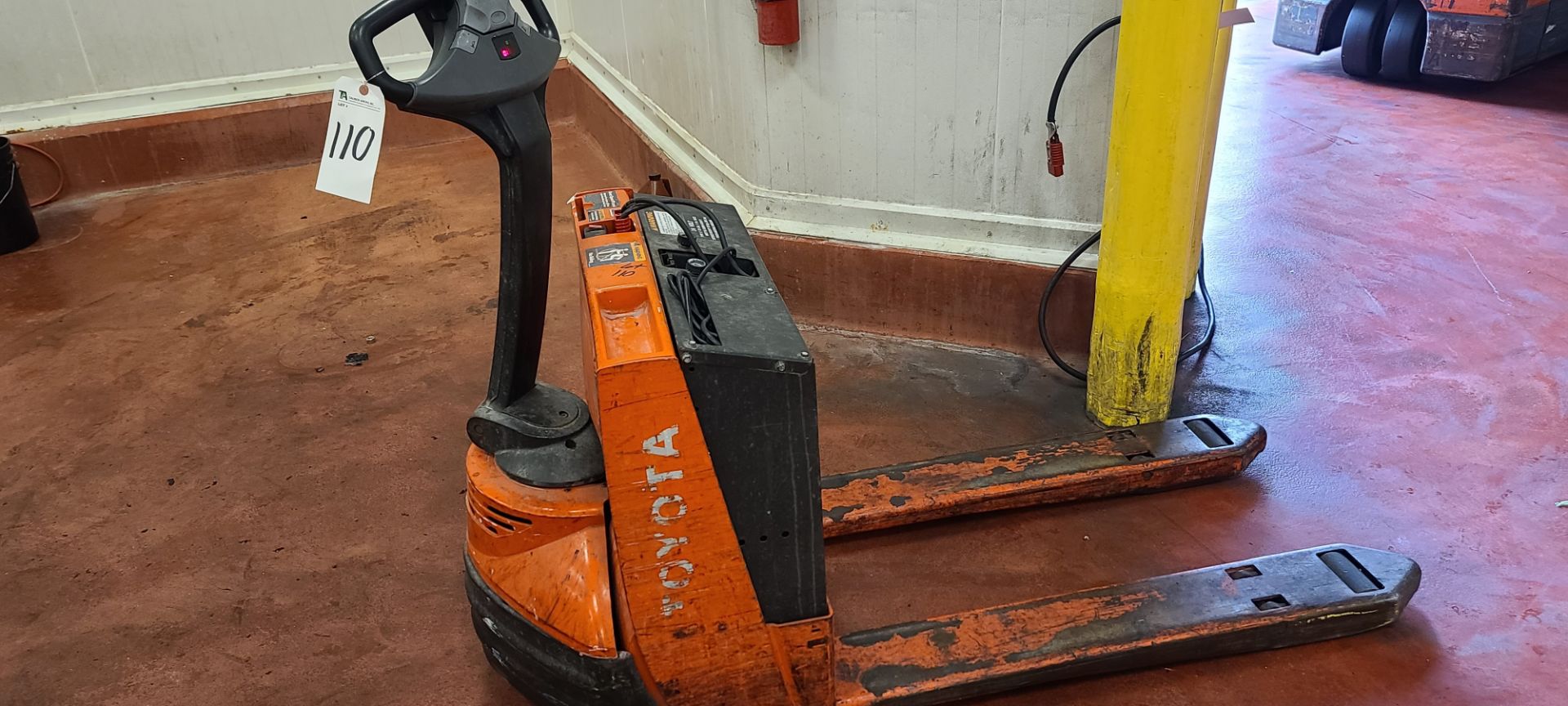 Toyota mod. 8HBW23. Electric pallet jack 4,500lbs cap. 24volt. No charger s/n50399