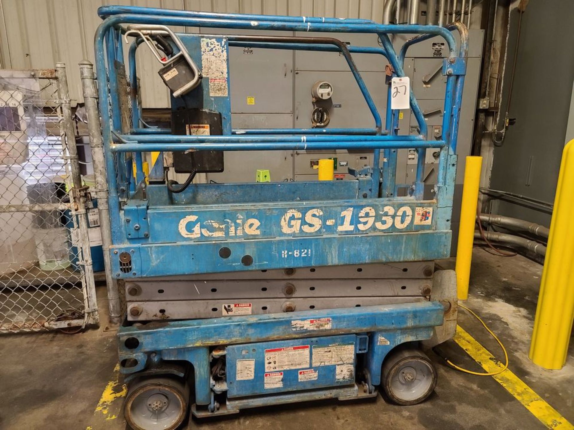 Genie mod. GS-1930, Electric Scissor Lift w/ Built-In Charger