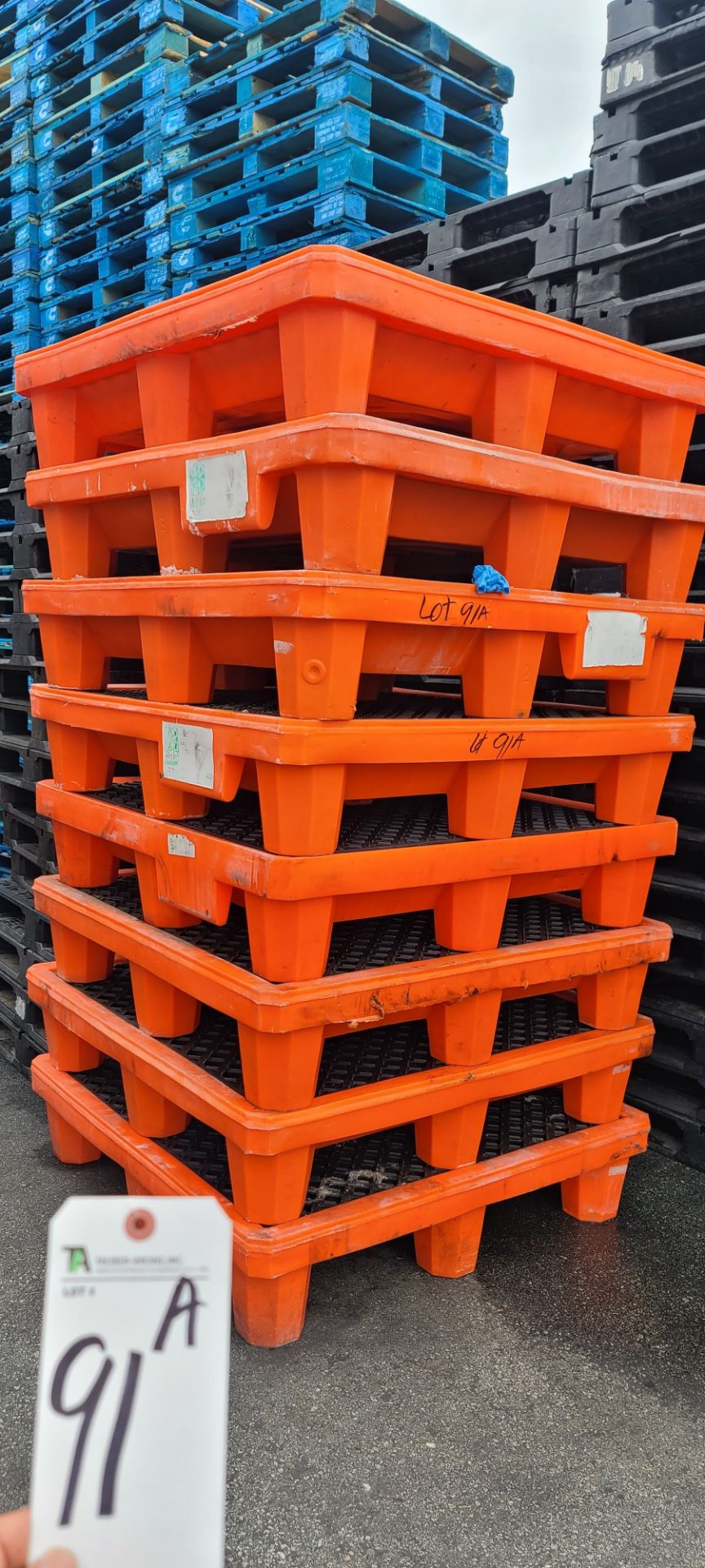 (Lot) Containment Pallets