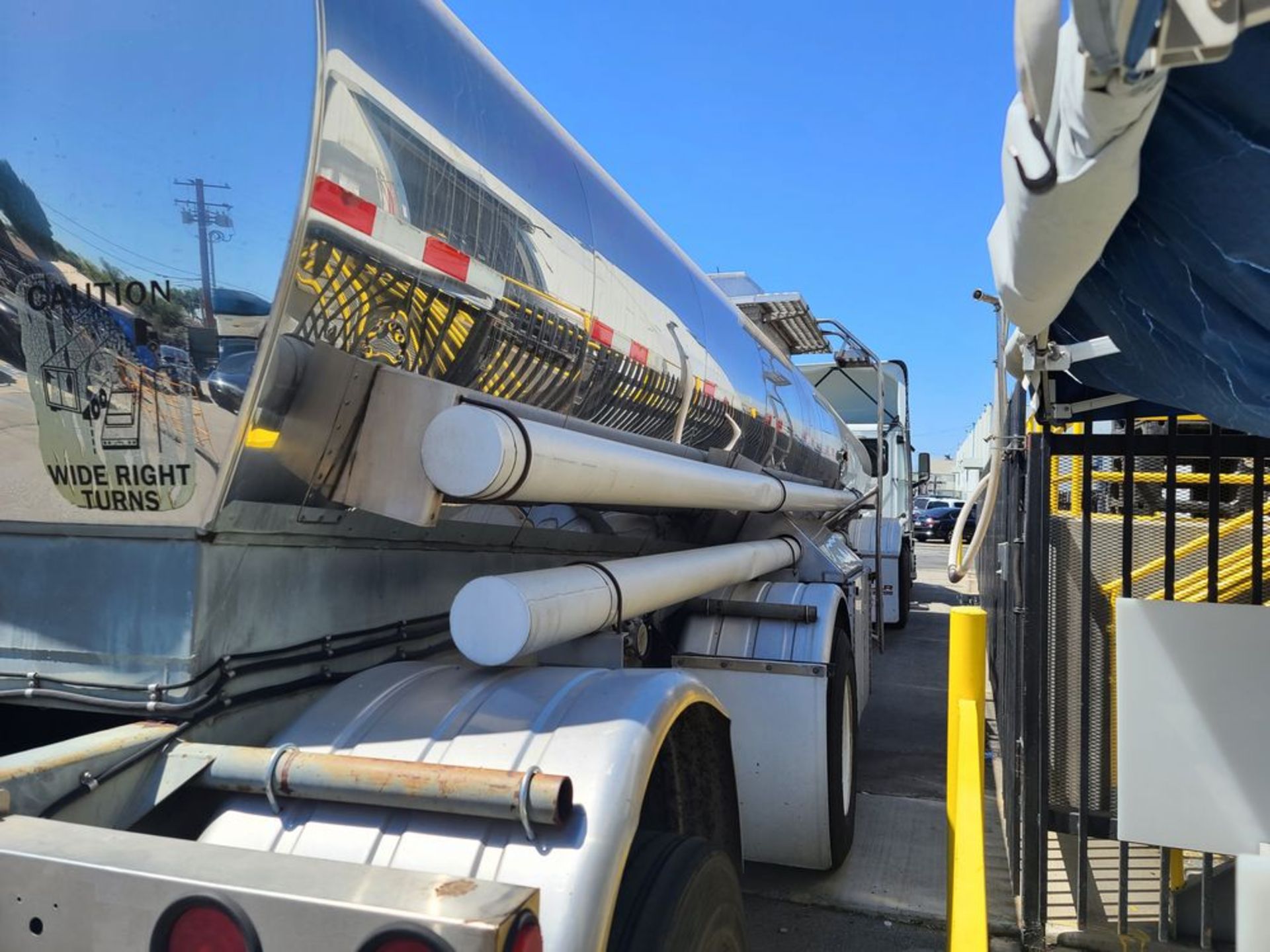 (1994) Polar Tank Trailer, 5,000 Gal. Cap. (NO TITLE) VIN: 1PMS1442651014633 - Image 2 of 8