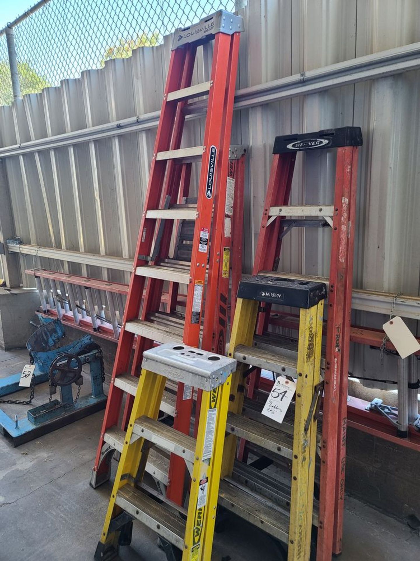 (Lot) 4', 6' & 8' Ladder