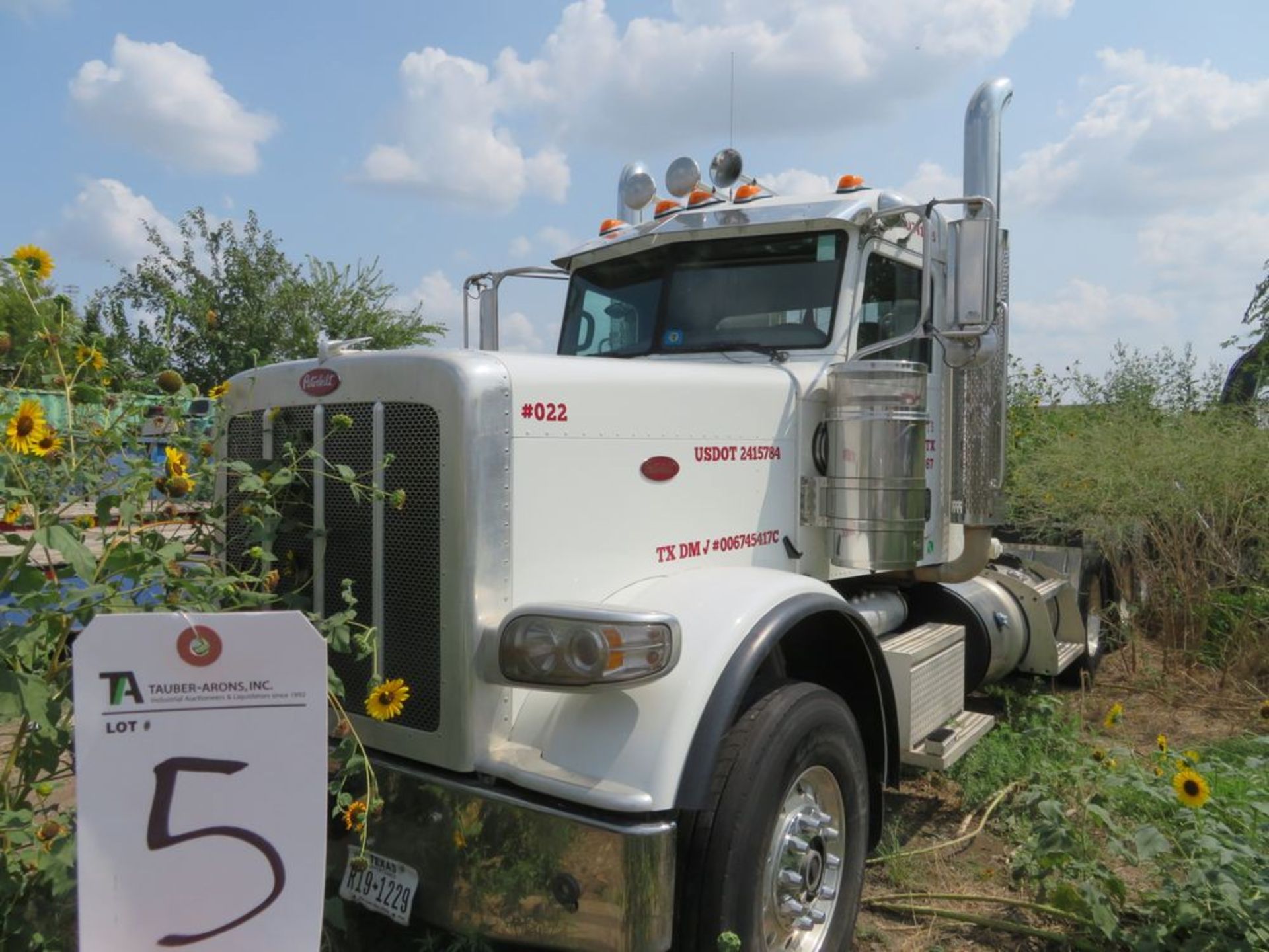 (2014) Peterbilt mod. 388, Tri-Axle, Double Frame - Image 2 of 4