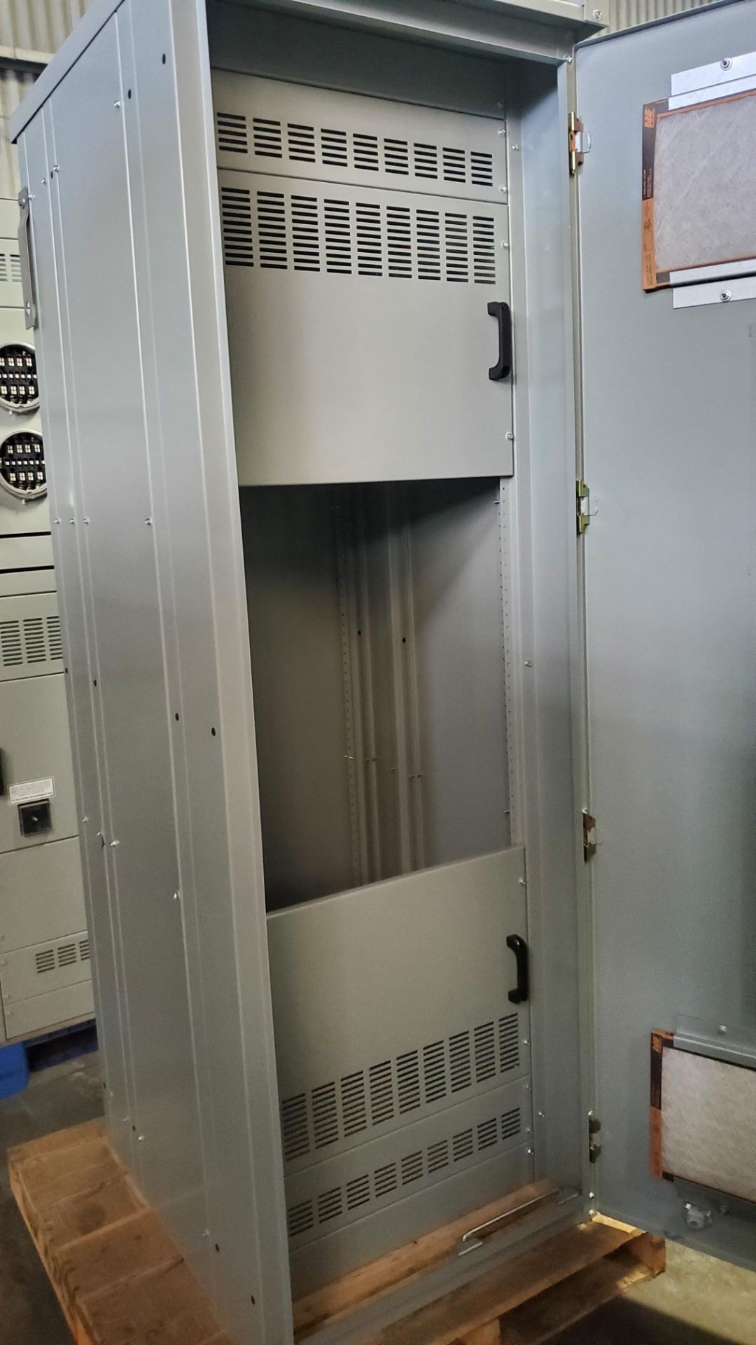 PCI ABB-CBE 320-ABB-E2 Nema 3R 1600A, 480/277V 3 PH, 4W Circuit Breaker Enclosure (LOADING FEES: $ - Image 2 of 2