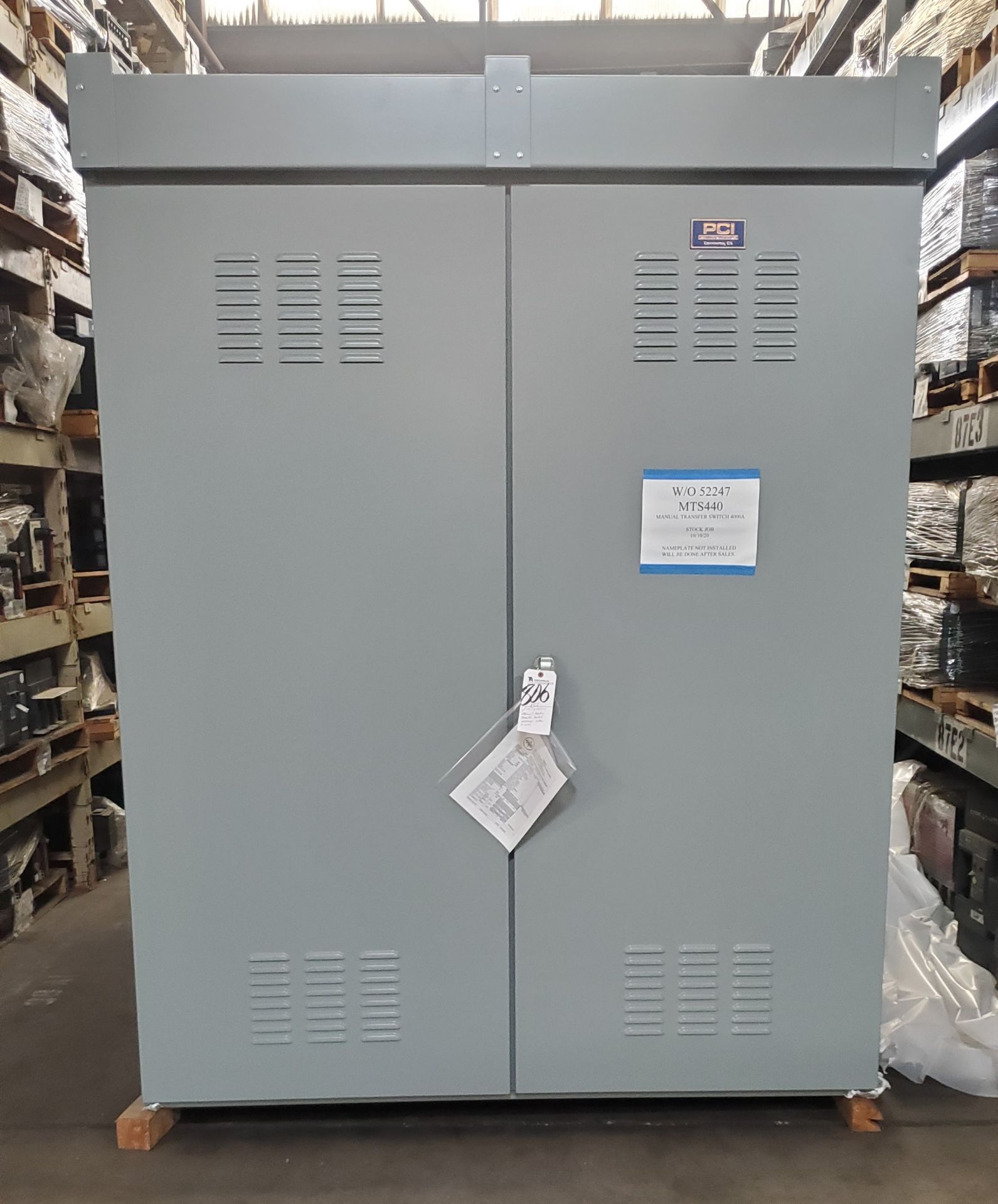 PCT Cat SL3613 Manual Transfer Switch 4 000A MTS Amp, 3 PH, 4 Wire (LOADING FEES: $200)