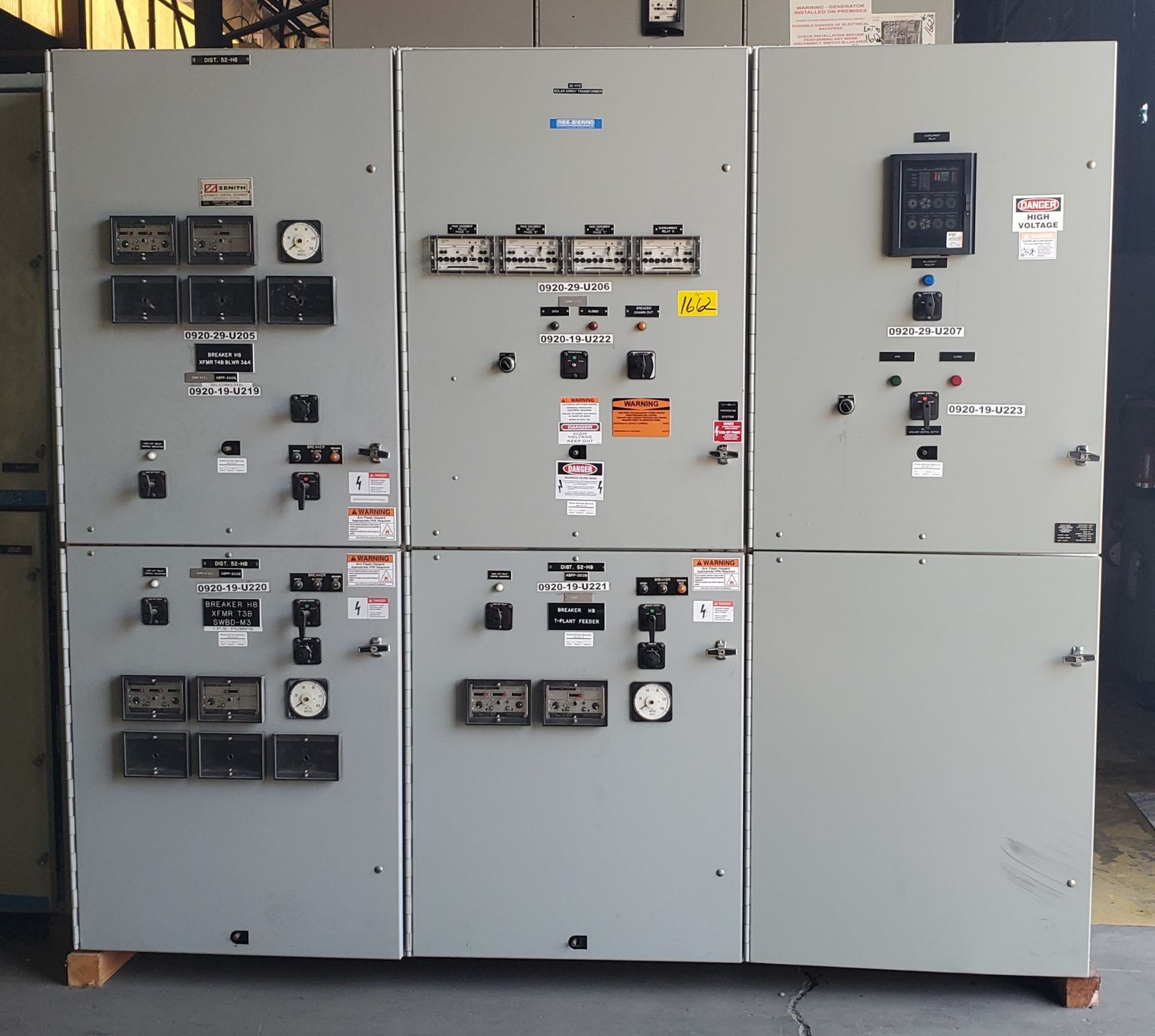 (Lot) Zenith Switch Gear 15 KV w/ (5) Siemens 15-GMI-500-1200-37 Vacuum Breakers (LOADING FEES: $