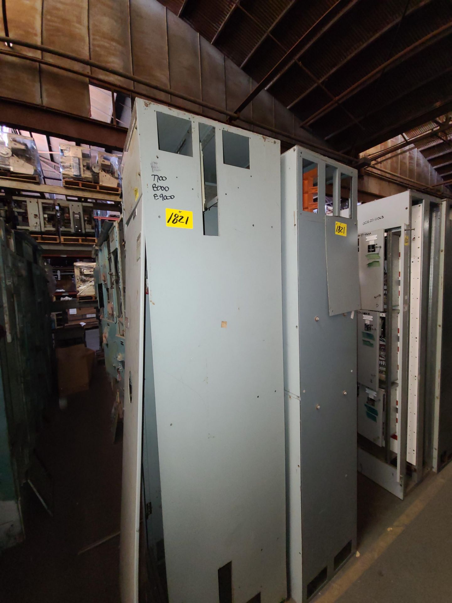 (Lot) Sq. D mod. 3 & Furnas & Siemens N-1, 3ph 480V & Sq. D mod. 6 w/ Assorted Buckets (LOADING