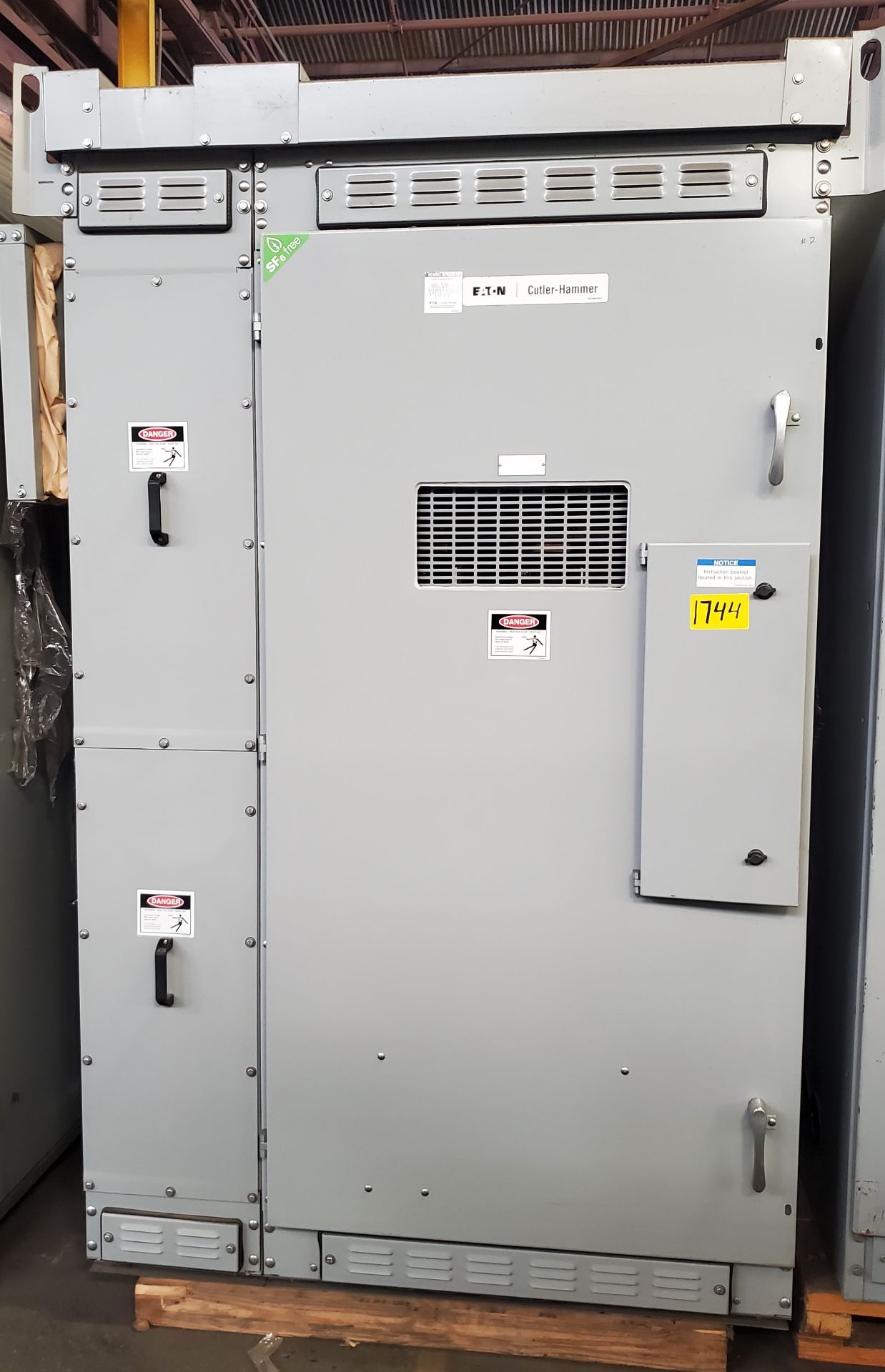 Cutler-Hammer Type MVS Medium Voltage Load Interruptor N3R/Enclose Category B 5KV, 600A, 3 Phase