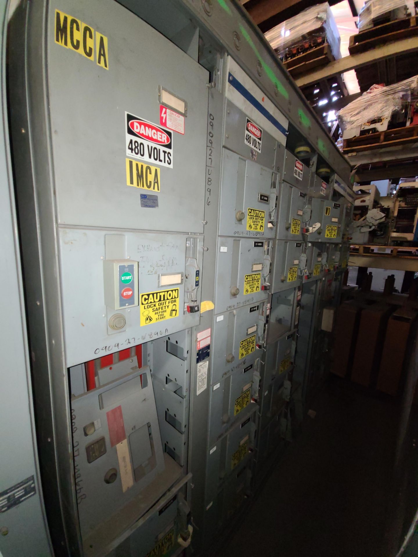 (Lot) Siemens mod. 90, A&B 2100, Sq. D mod. 4 N-1, 3ph, 480V w/ Assorted Buckets (LOADING FEES: $ - Image 4 of 4