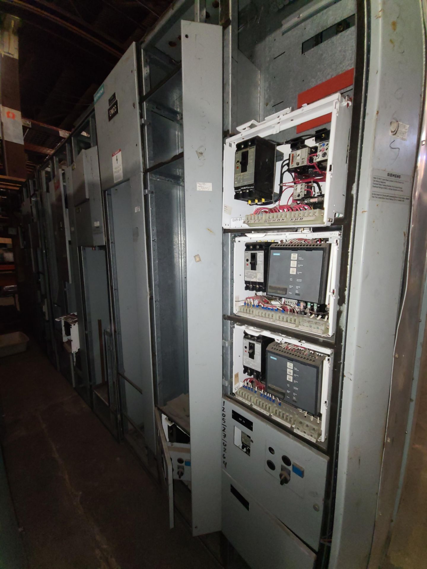 (Lot) Siemens mod. 95 MCC, Siemens 89, N-1, 3ph 480V w/ Assorted Buckets (LOADING FEES: $250) - Image 2 of 4