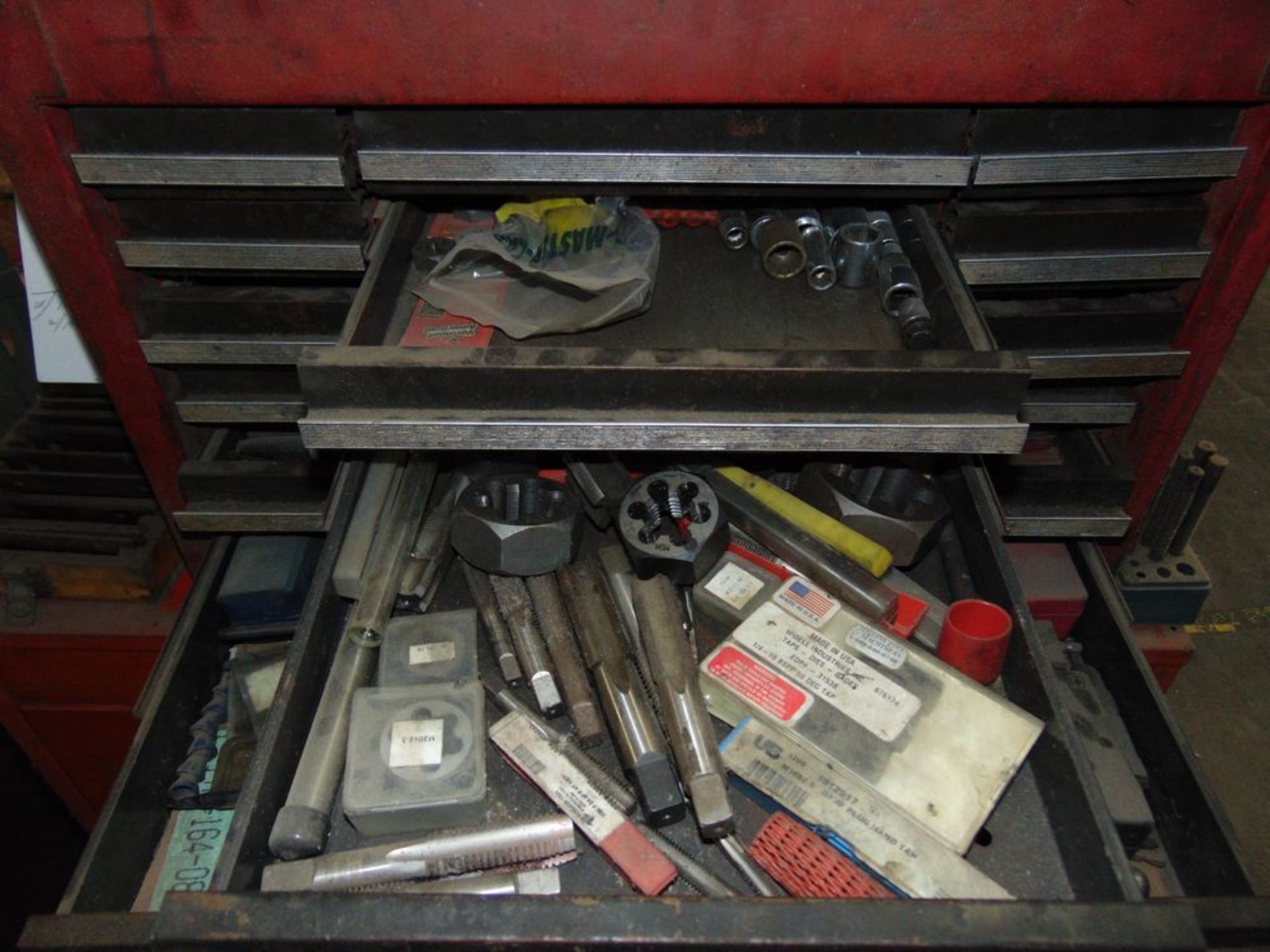 (Lot) Portable Tool Box w/ Assorted Taps & Dies - Image 3 of 3