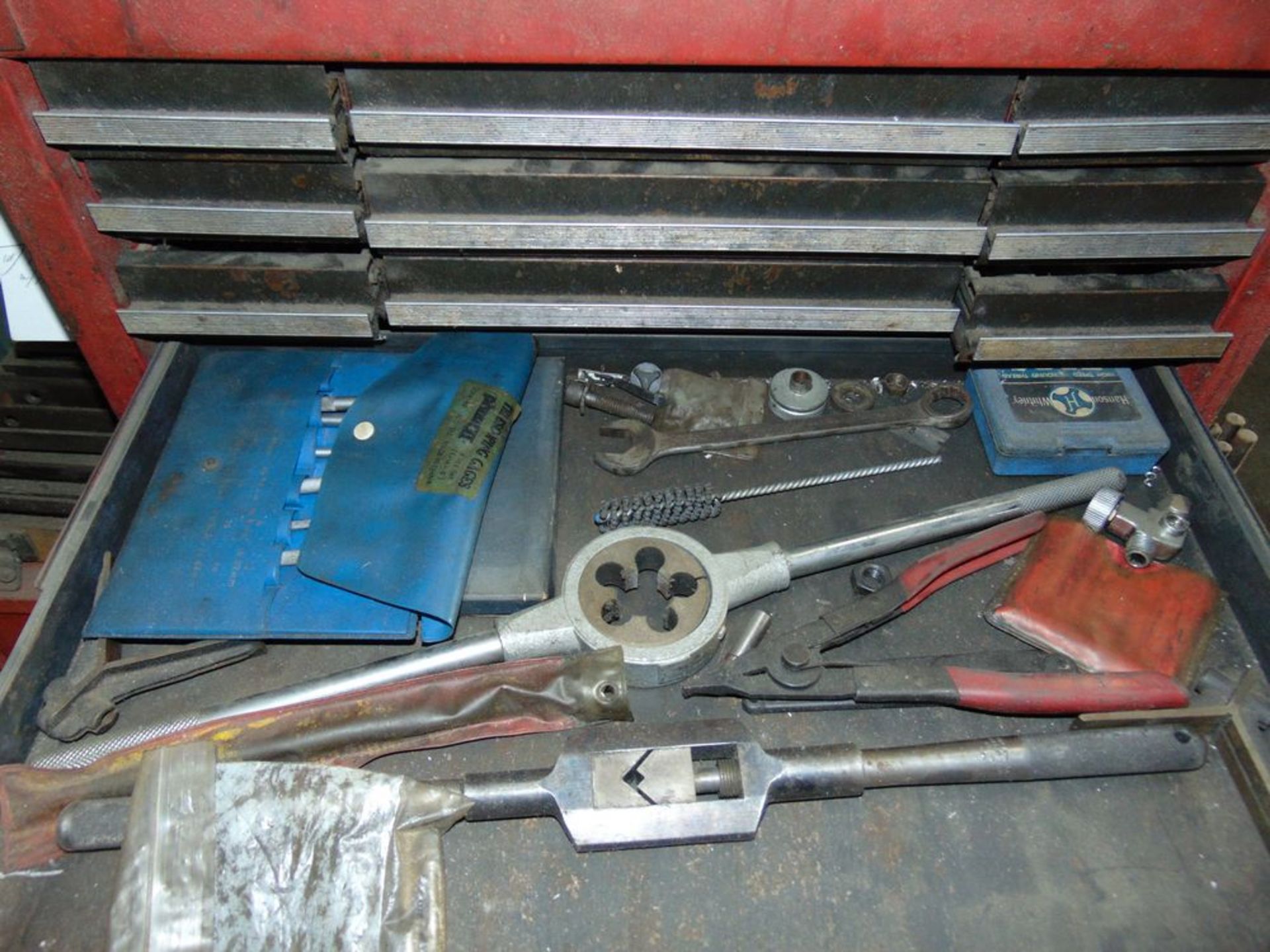 (Lot) Portable Tool Box w/ Assorted Taps & Dies - Image 2 of 3