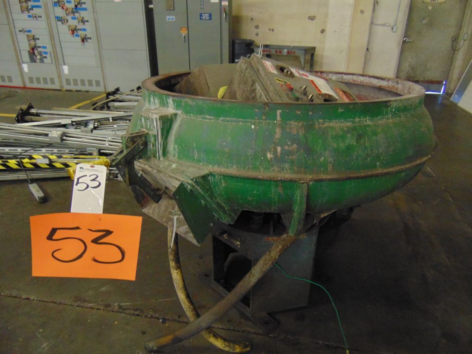 Almco 4' Dia. Vibratory Shaker Parts Cleaner (LOADING FEES: $100)