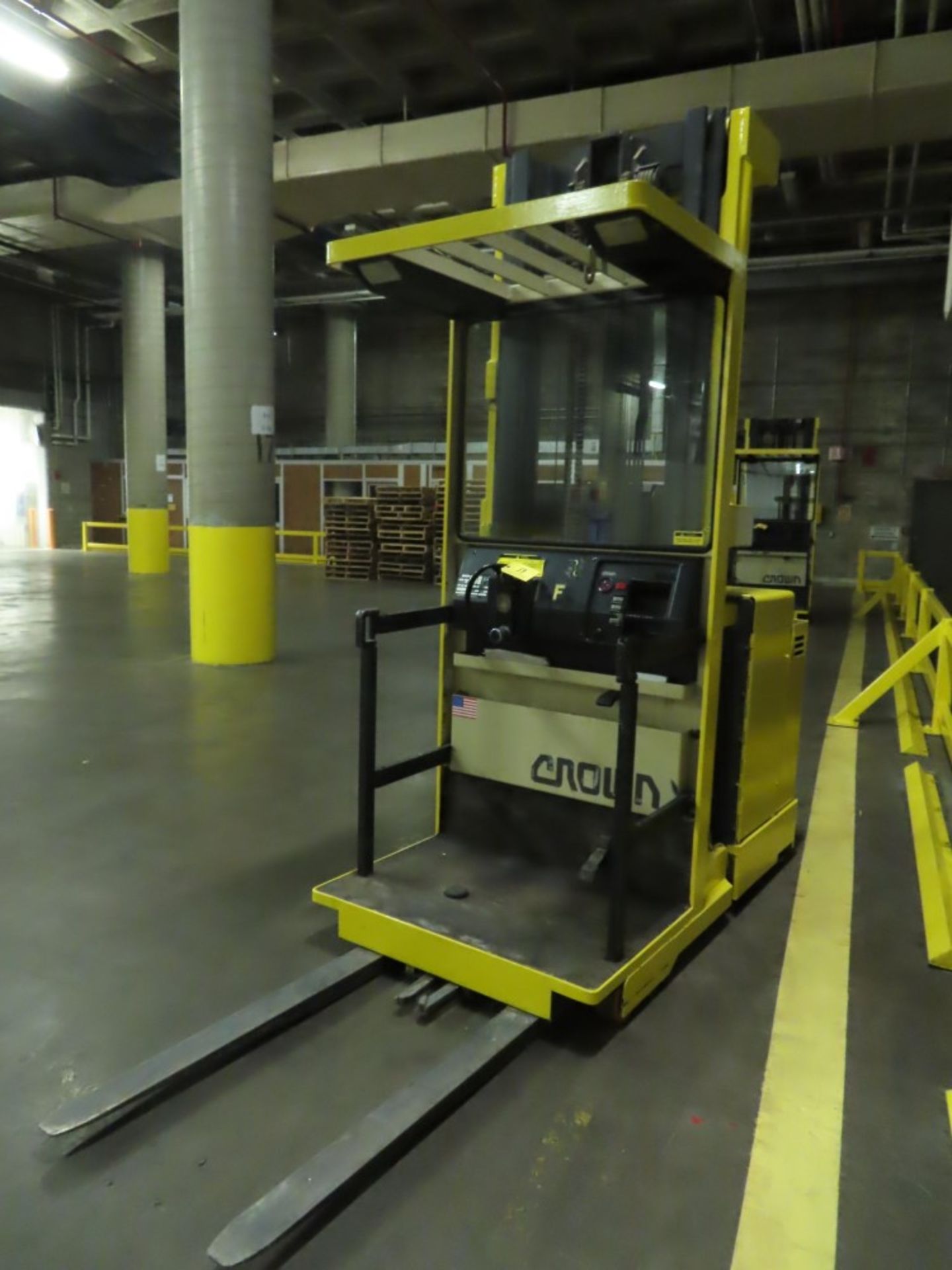 Crown Stand Up Aisle Lift Truck (SEE NOTE) - Image 2 of 4