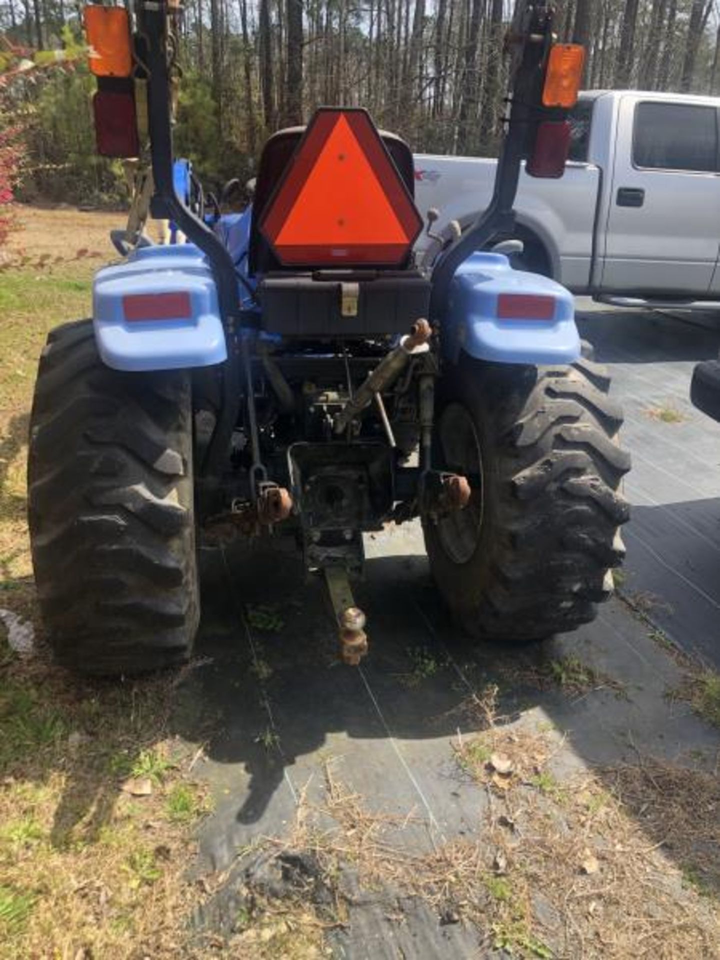 Tractor by New Holland Model: TC33DA w/ 240TL Bucket, 2,049.7 Hours, SN:G100372 / 4A13D - Image 16 of 22