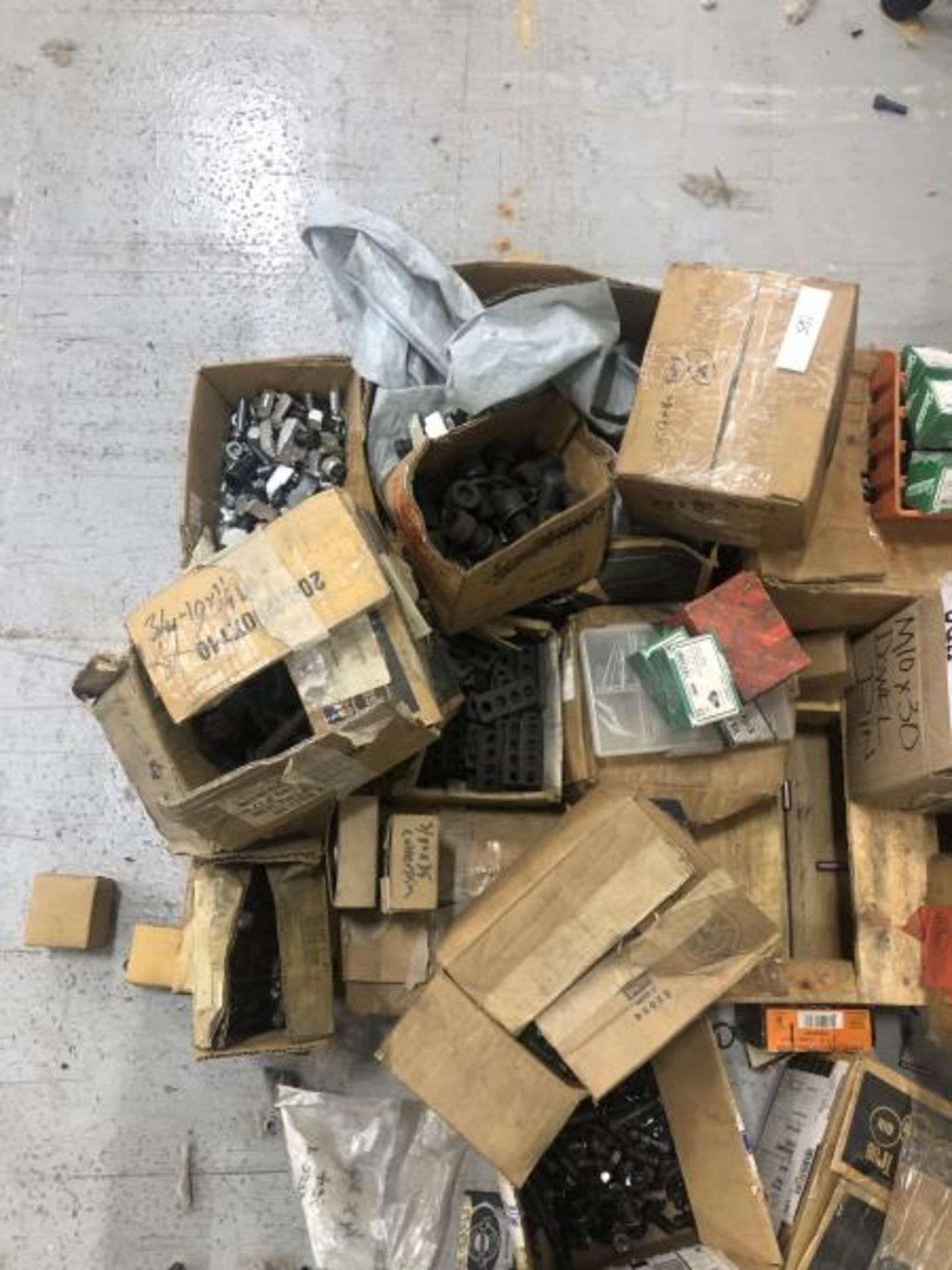 Pallet of hardware - Image 2 of 5