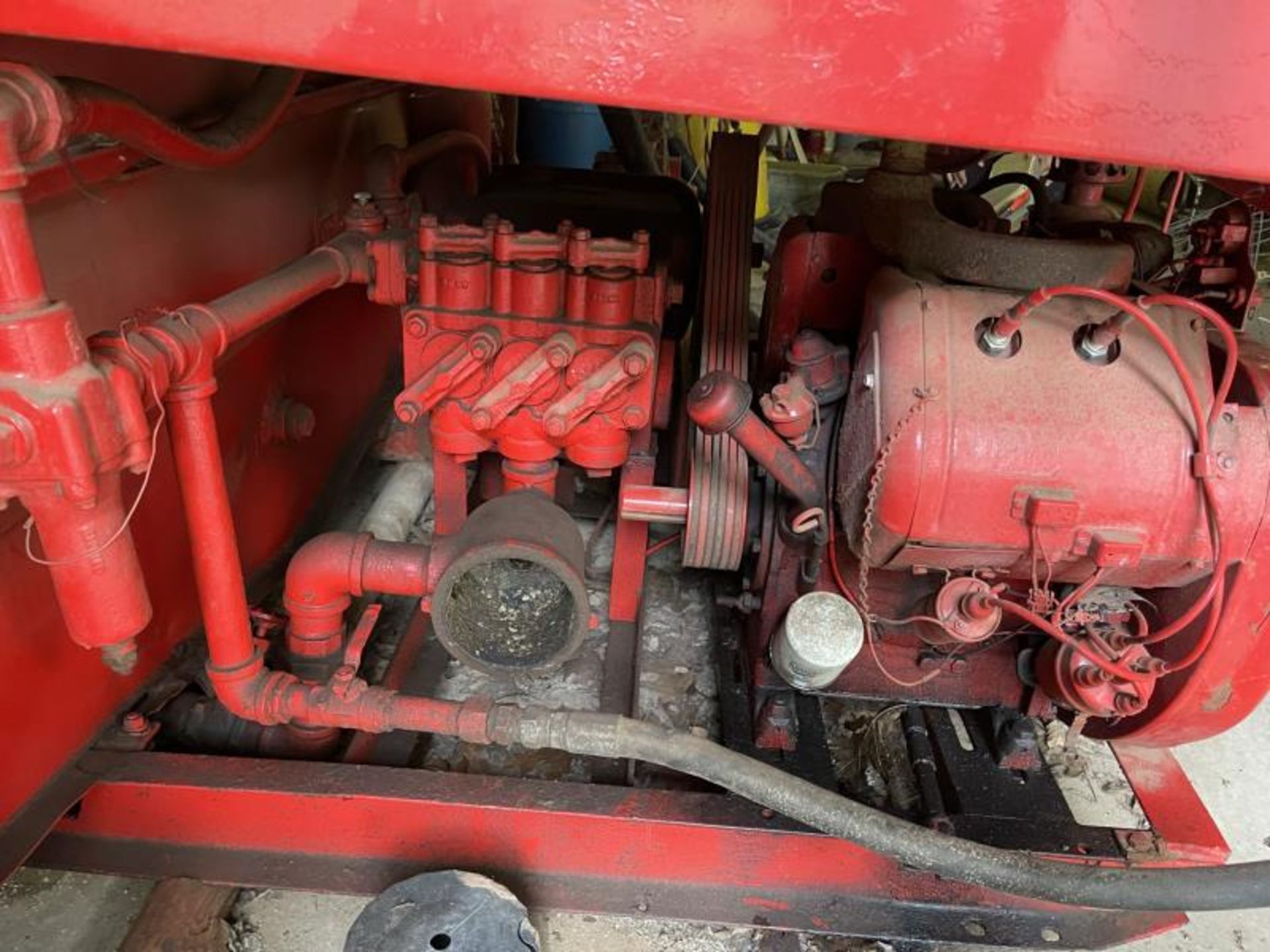 Sprayer truck body with Wisconson block and bean pump - Image 3 of 6