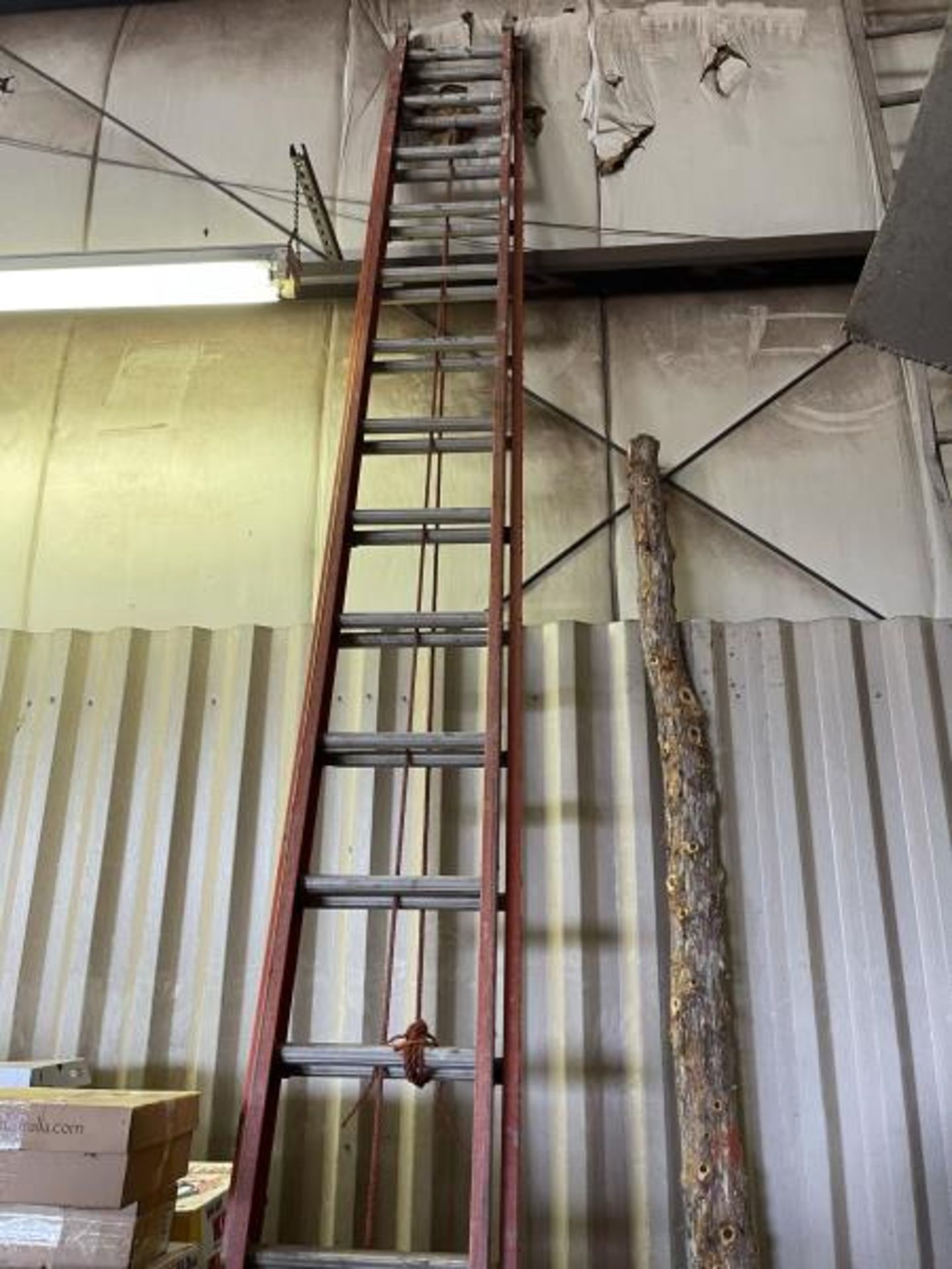 Werner 32' extension ladder M: D7532-2