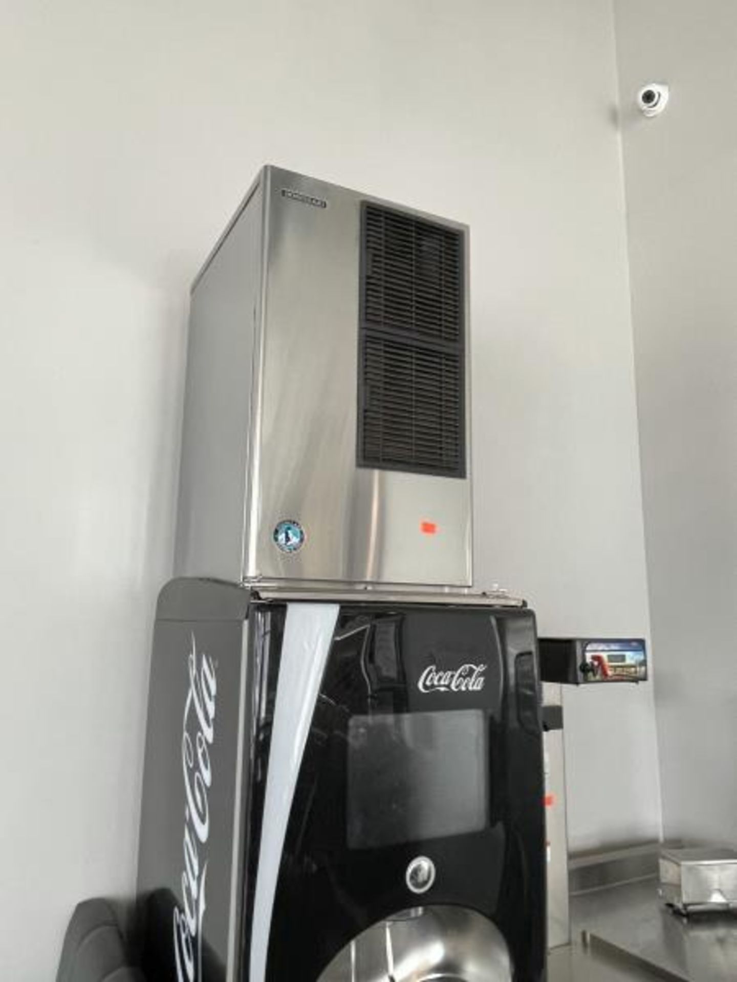Hoshizaki ice machine, no storage, M: KM-600MAH, must be removed from the Coke machine base - Image 5 of 5