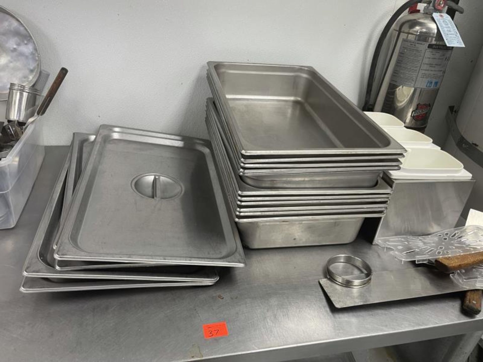 Lot of 11 hotel pans with 5 covers