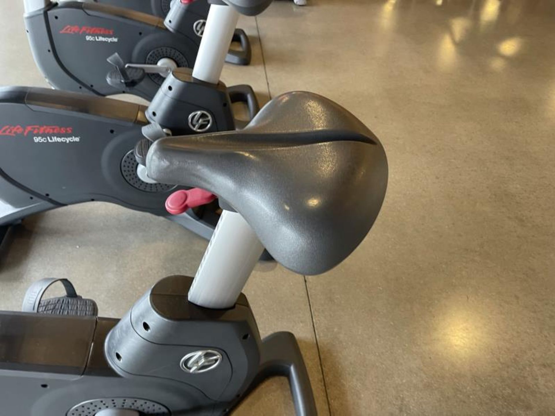 Life Fitness Exercise Bike M: 95CLifecycle, SN: CLV102819 - Image 3 of 5