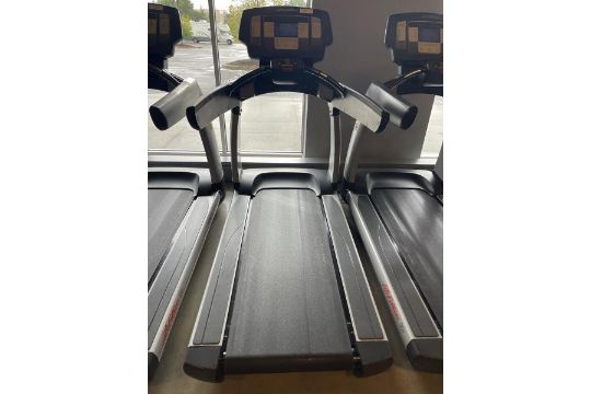 Life Fitness Treadmill M: 95T with Flex Deck, Shock Absorption System SN: TET107097 - Image 1 of 2